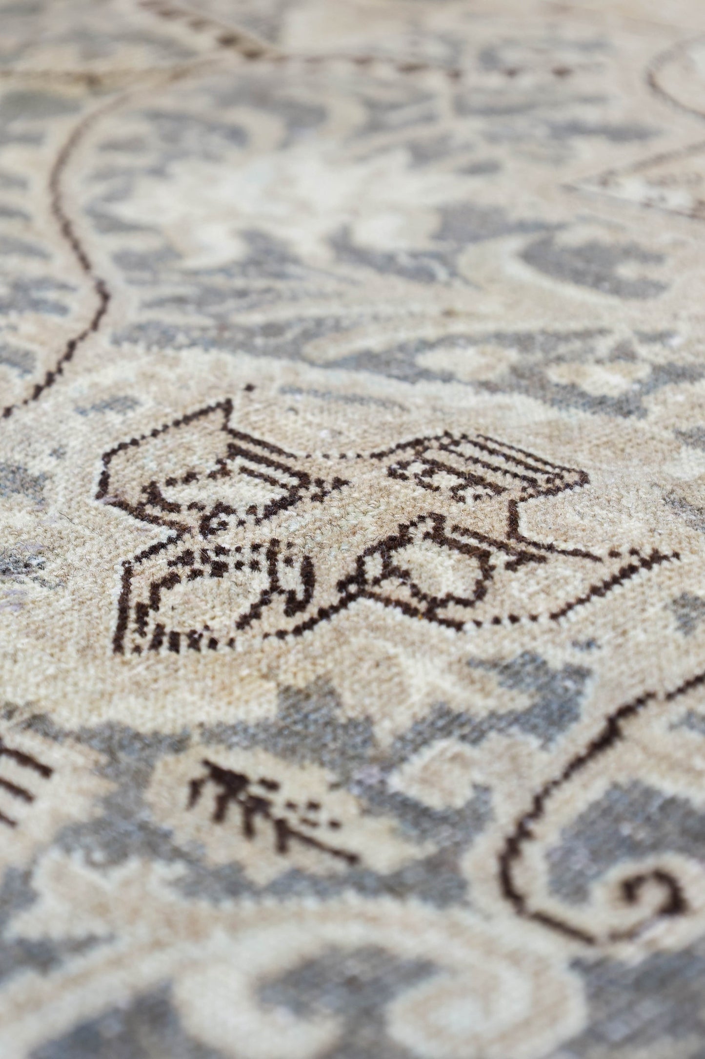 Vintage Tabriz Handwoven Traditional Rug, J78891