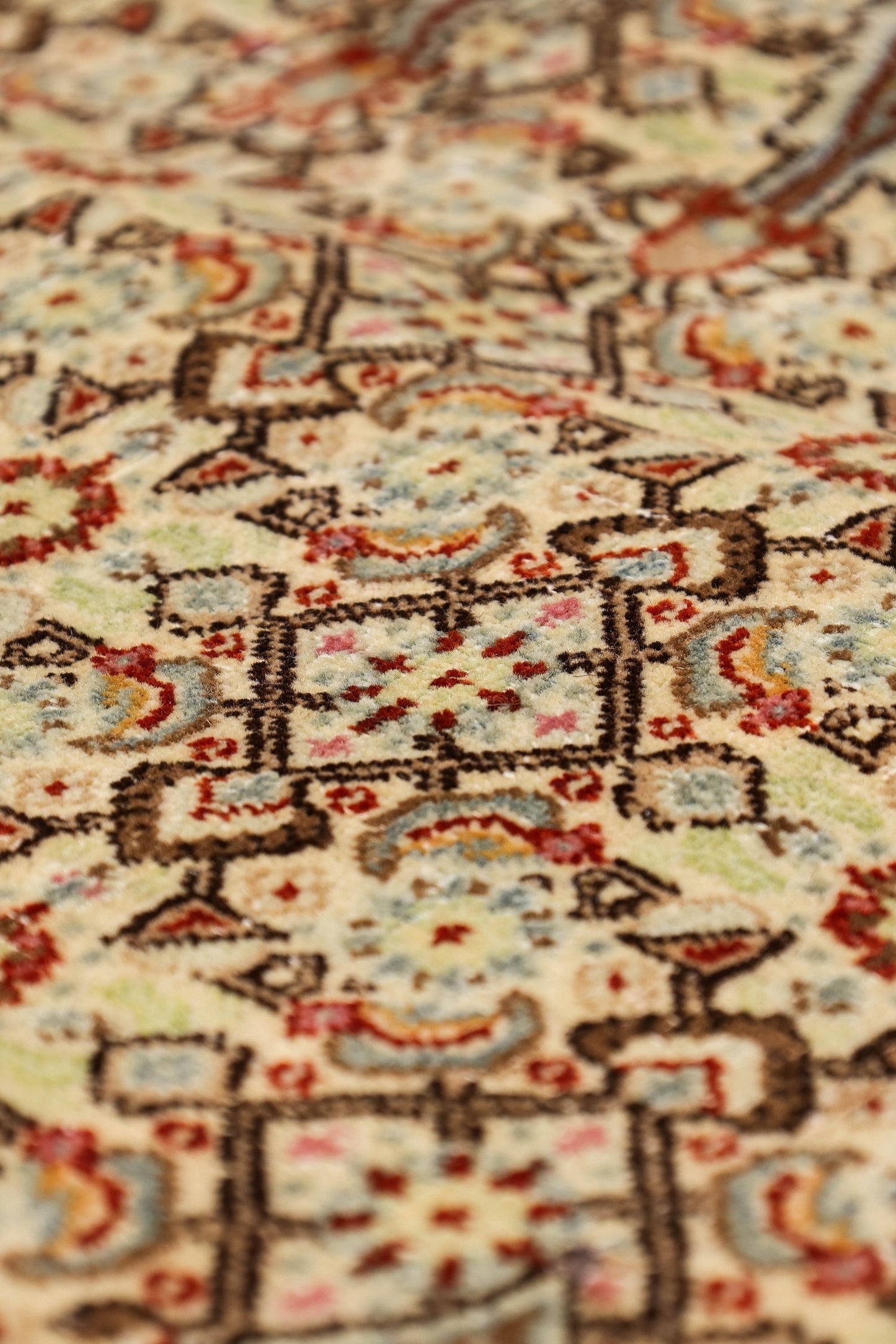 Vintage Tabriz Handwoven Traditional Rug, J79411