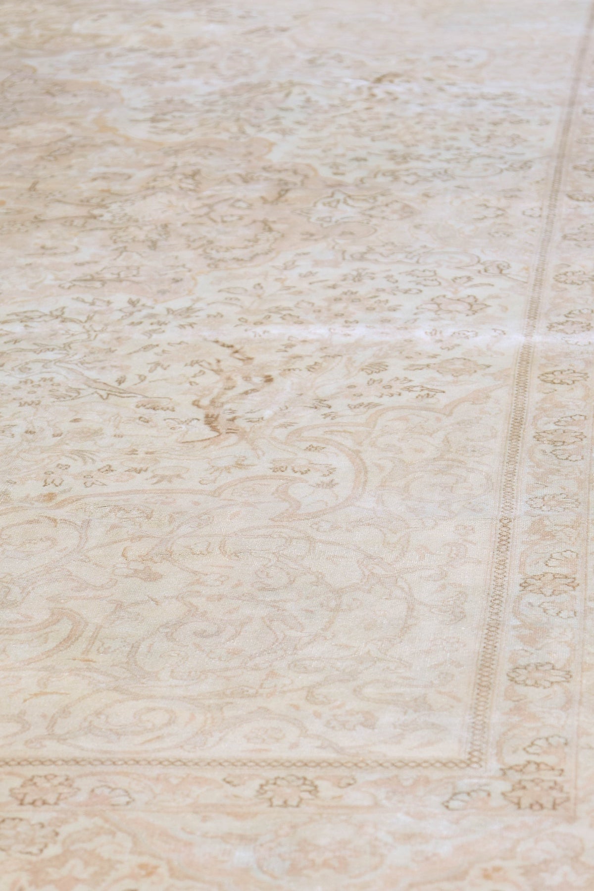Vintage Tabriz Handwoven Traditional Rug, J79418