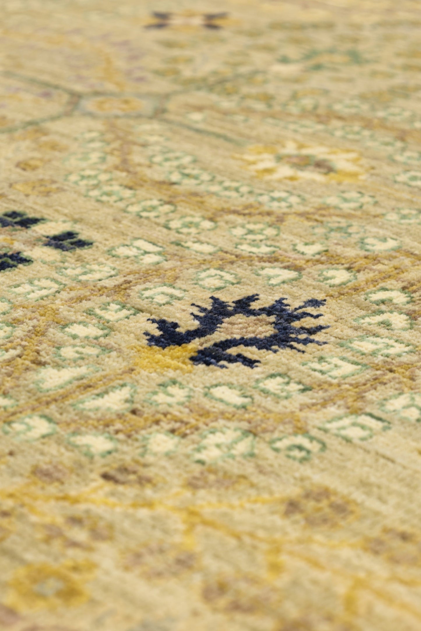 Tabriz Handwoven Traditional Rug, J80658