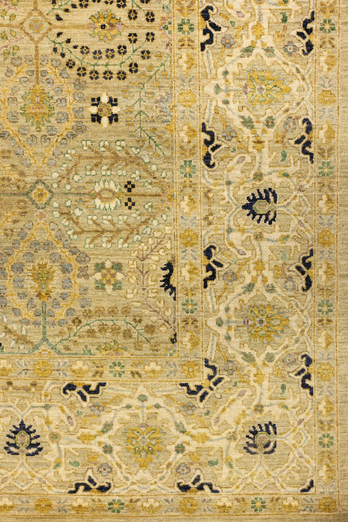 Tabriz Handwoven Traditional Rug, J80658