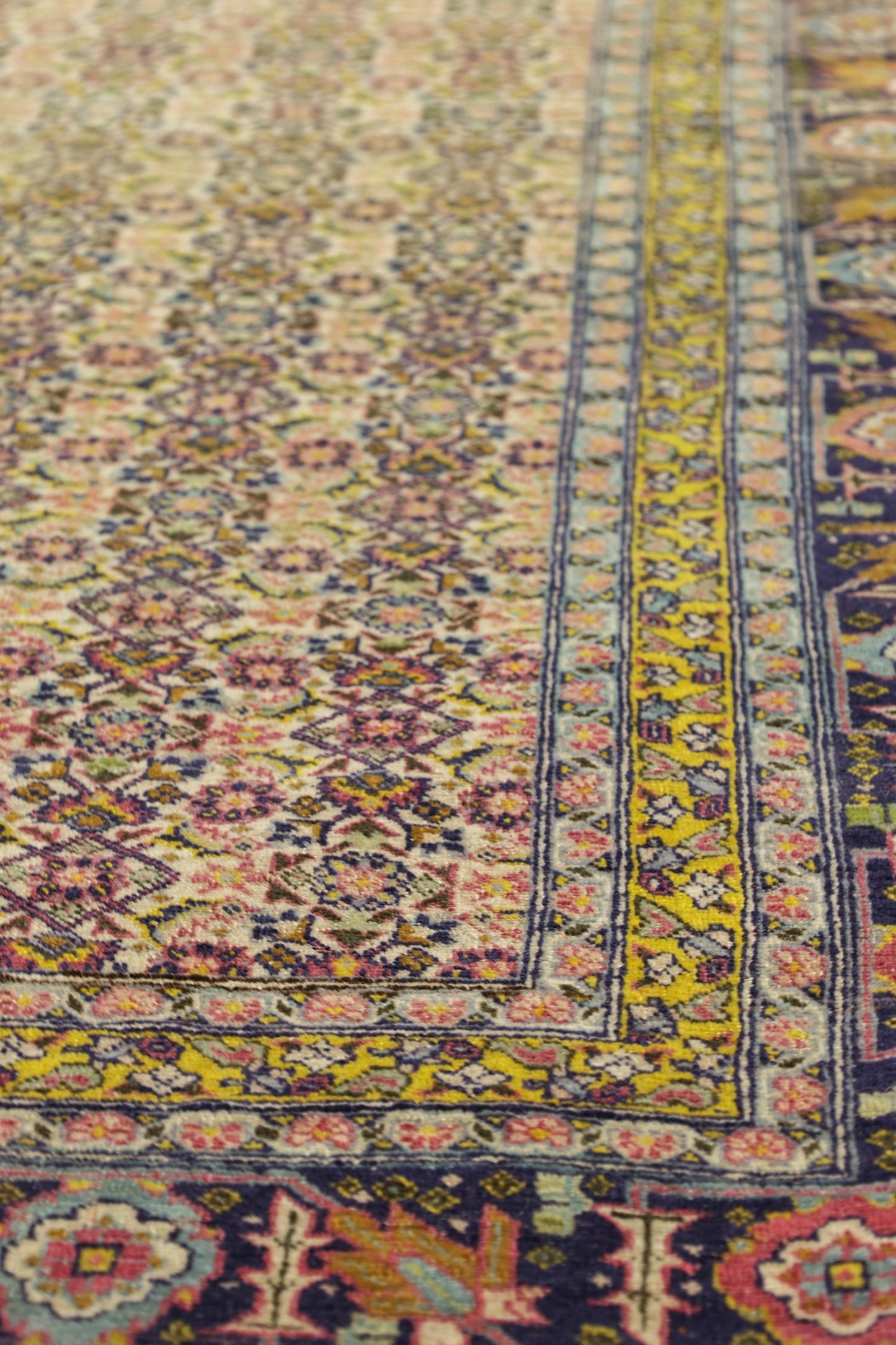 Antique Tabriz Handwoven Traditional Rug, J80941