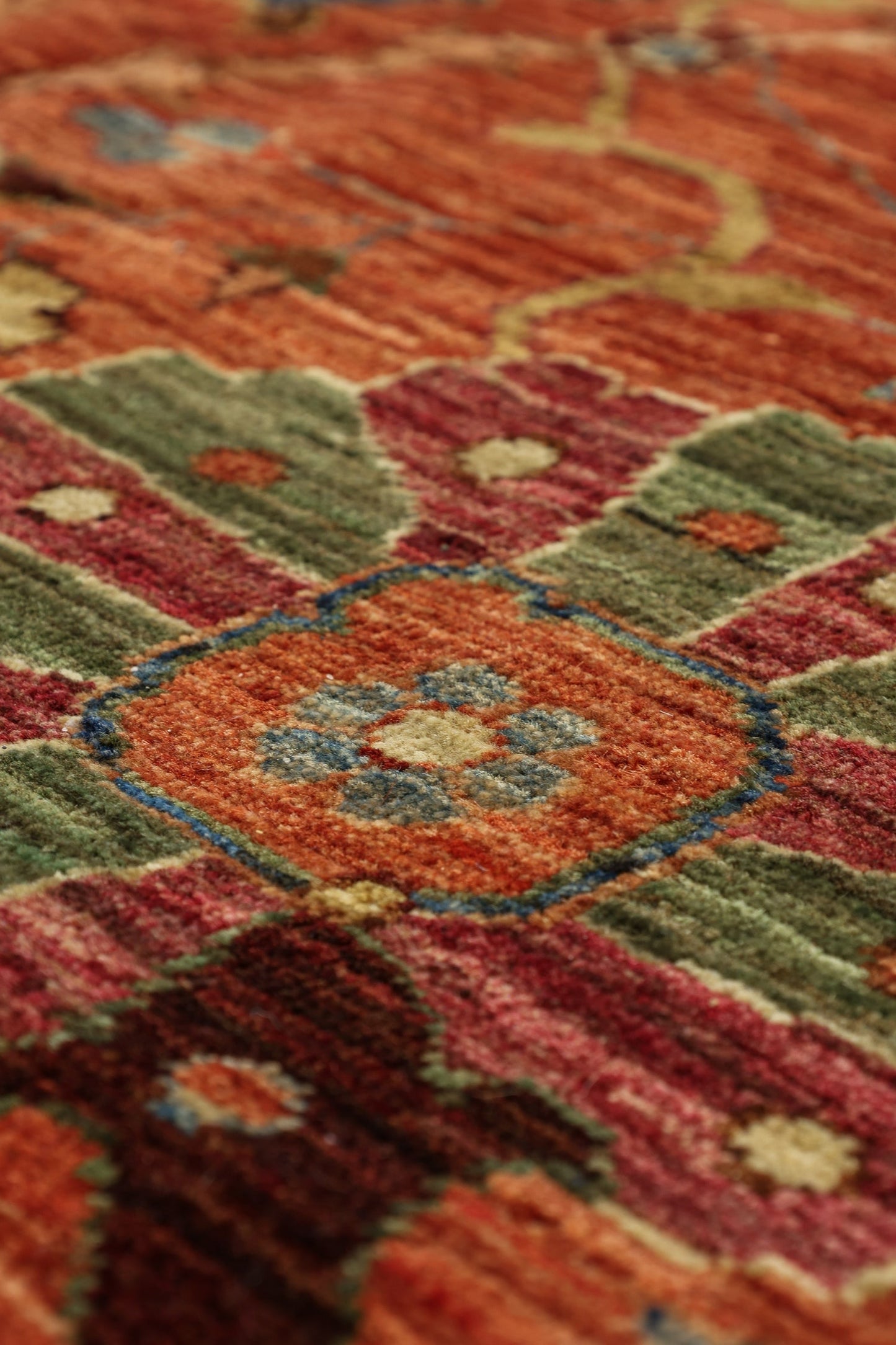 Tabriz Handwoven Traditional Rug, J81137