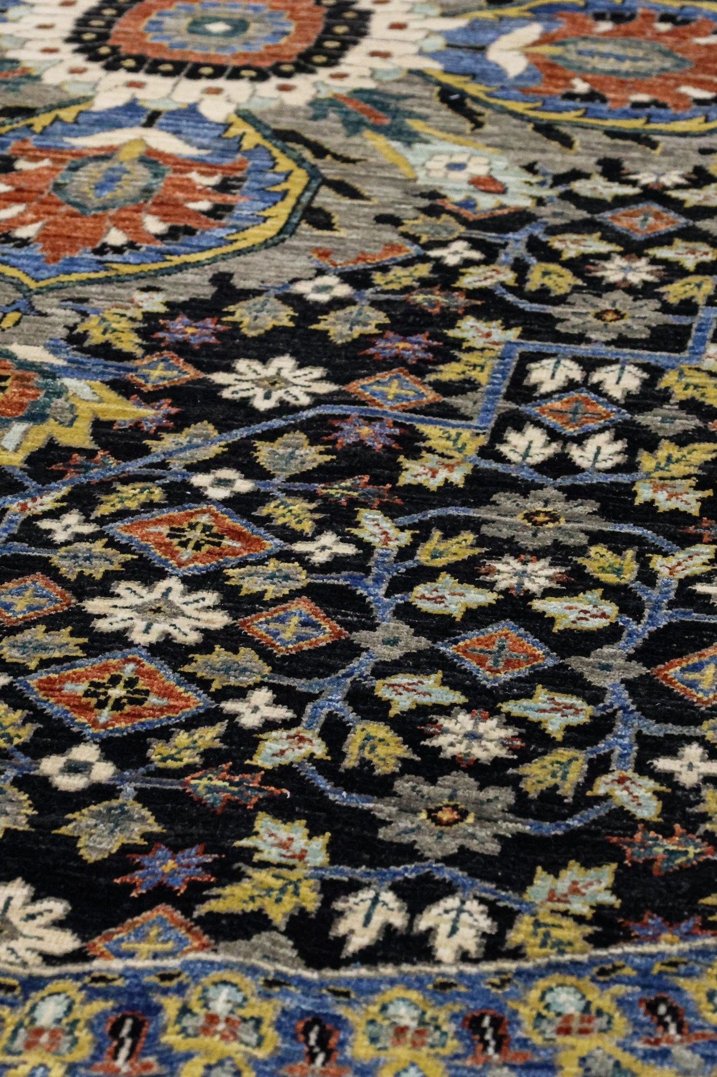 Tabriz Handwoven Traditional Rug, J81351