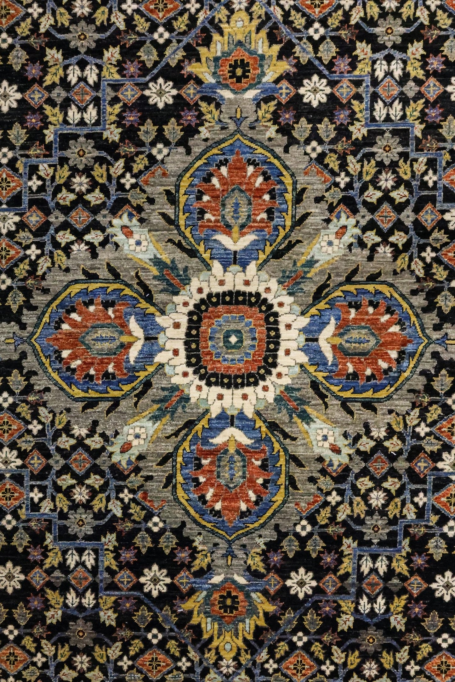 Tabriz Handwoven Traditional Rug, J81351