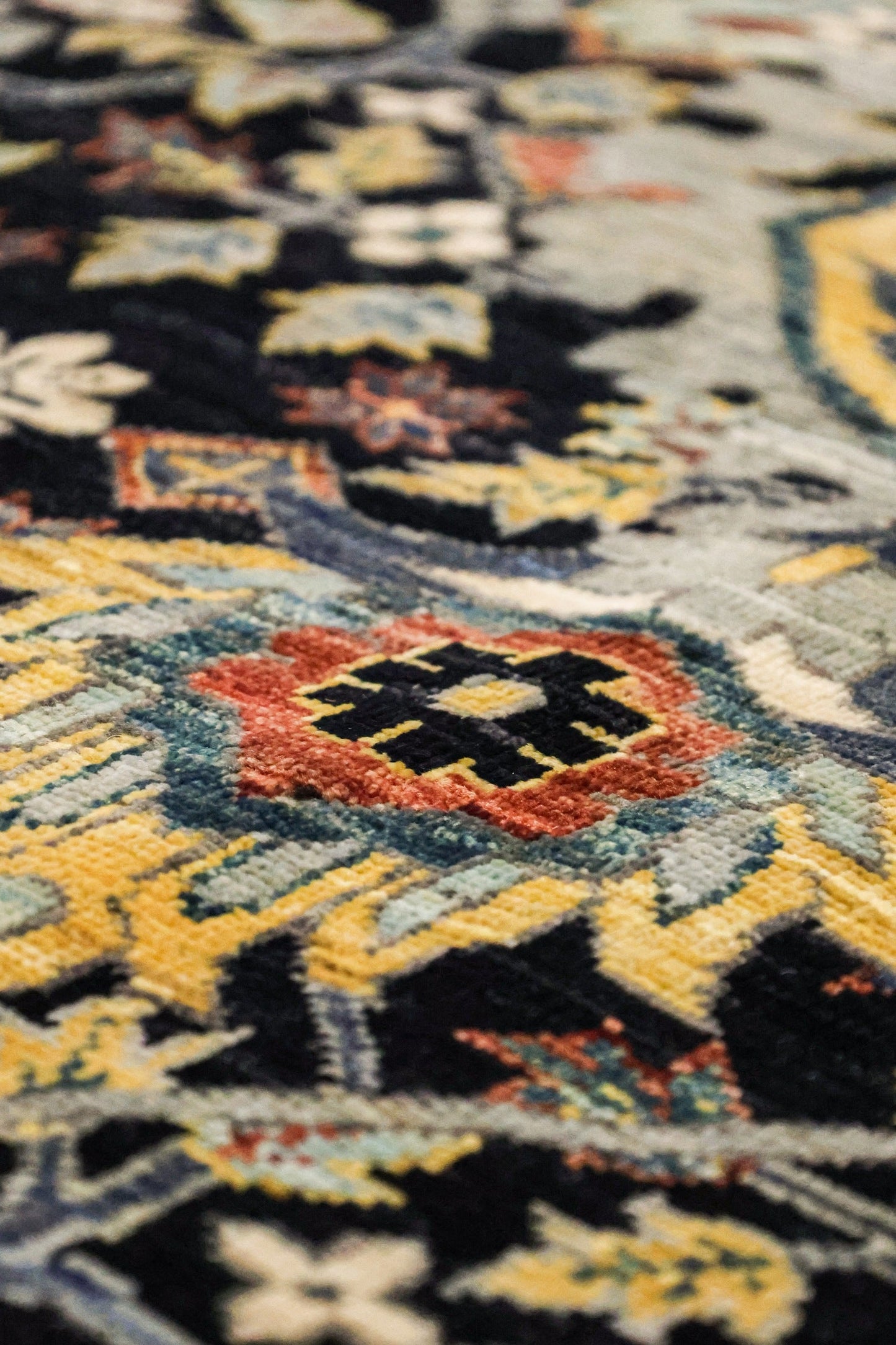 Tabriz Handwoven Traditional Rug, J81361