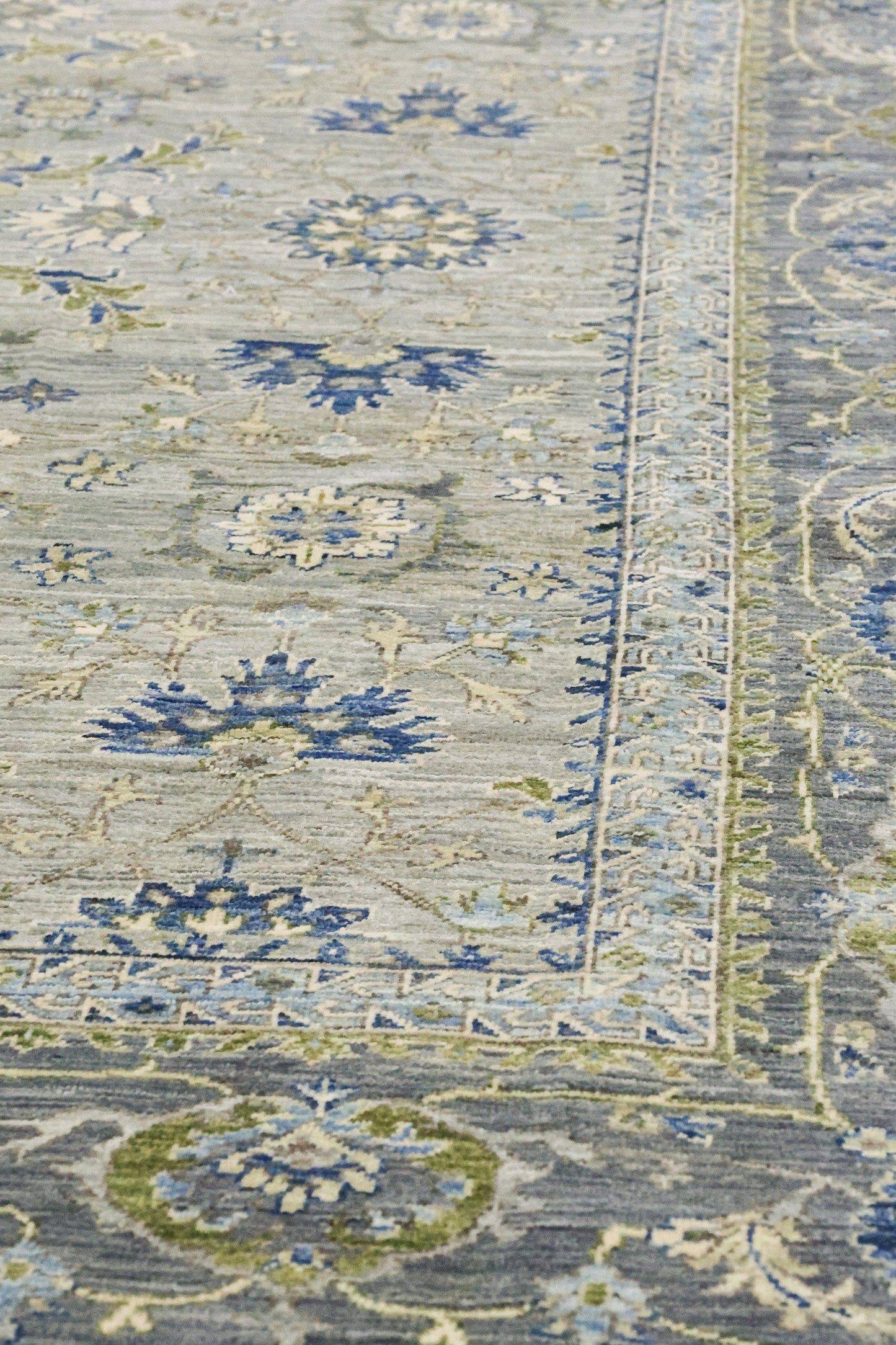 Tabriz Handwoven Traditional Rug, J81365