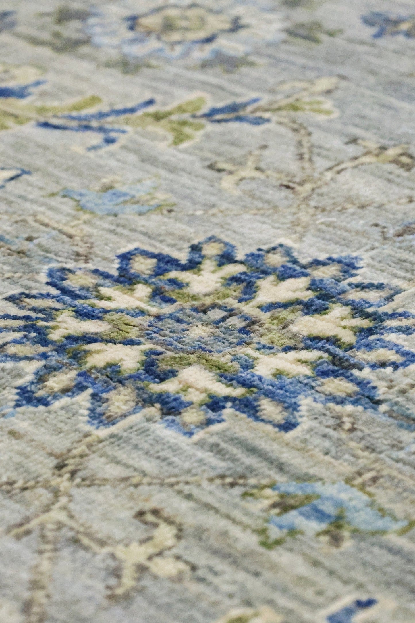 Tabriz Handwoven Traditional Rug, J81365