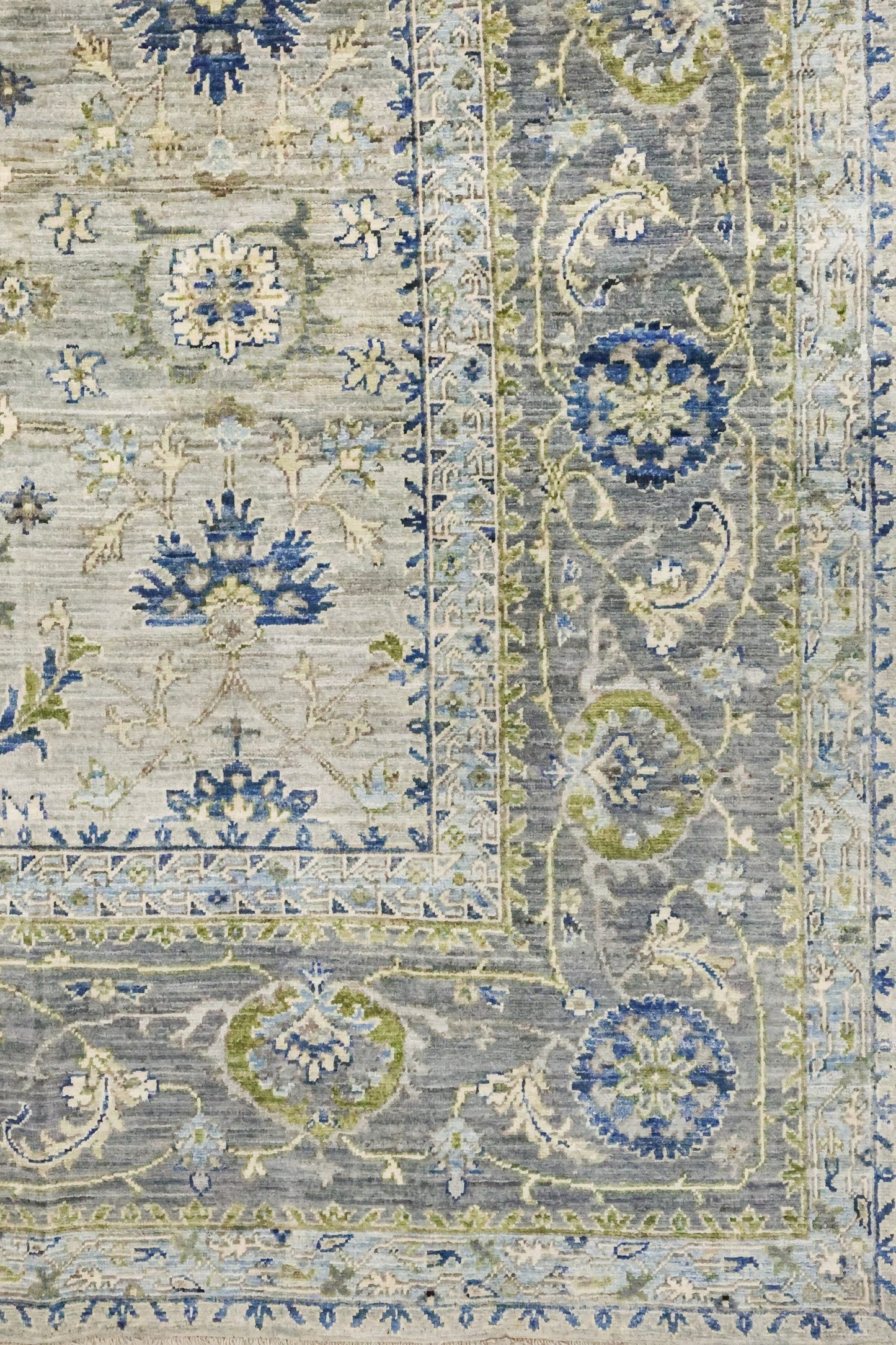 Tabriz Handwoven Traditional Rug, J81365