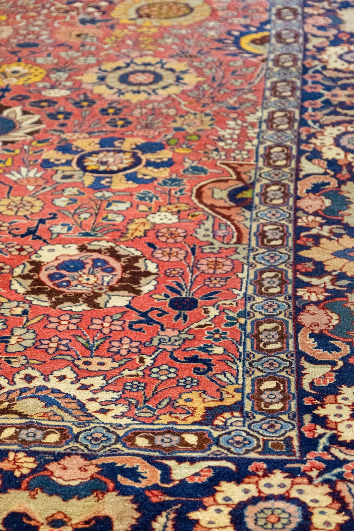Antique Tabriz Handwoven Traditional Rug, J87294