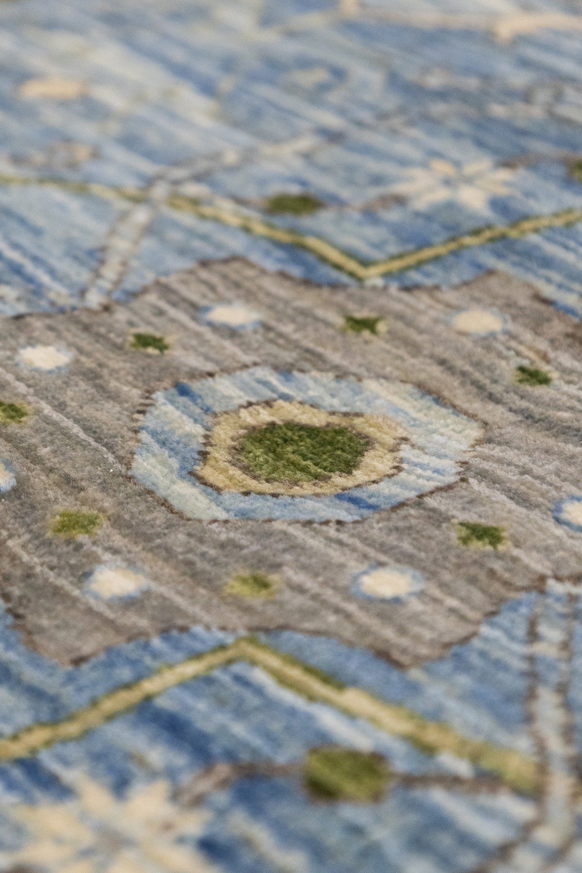 Tabriz Handwoven Traditional Rug, J89345