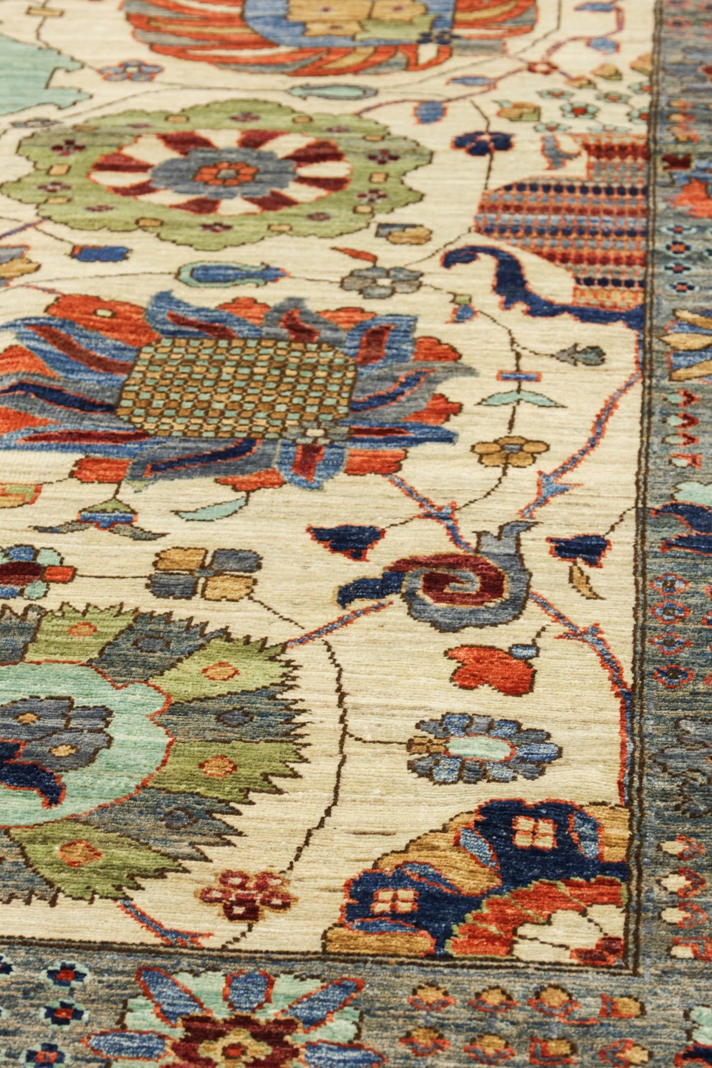 Vase Handwoven Traditional Rug, J81056