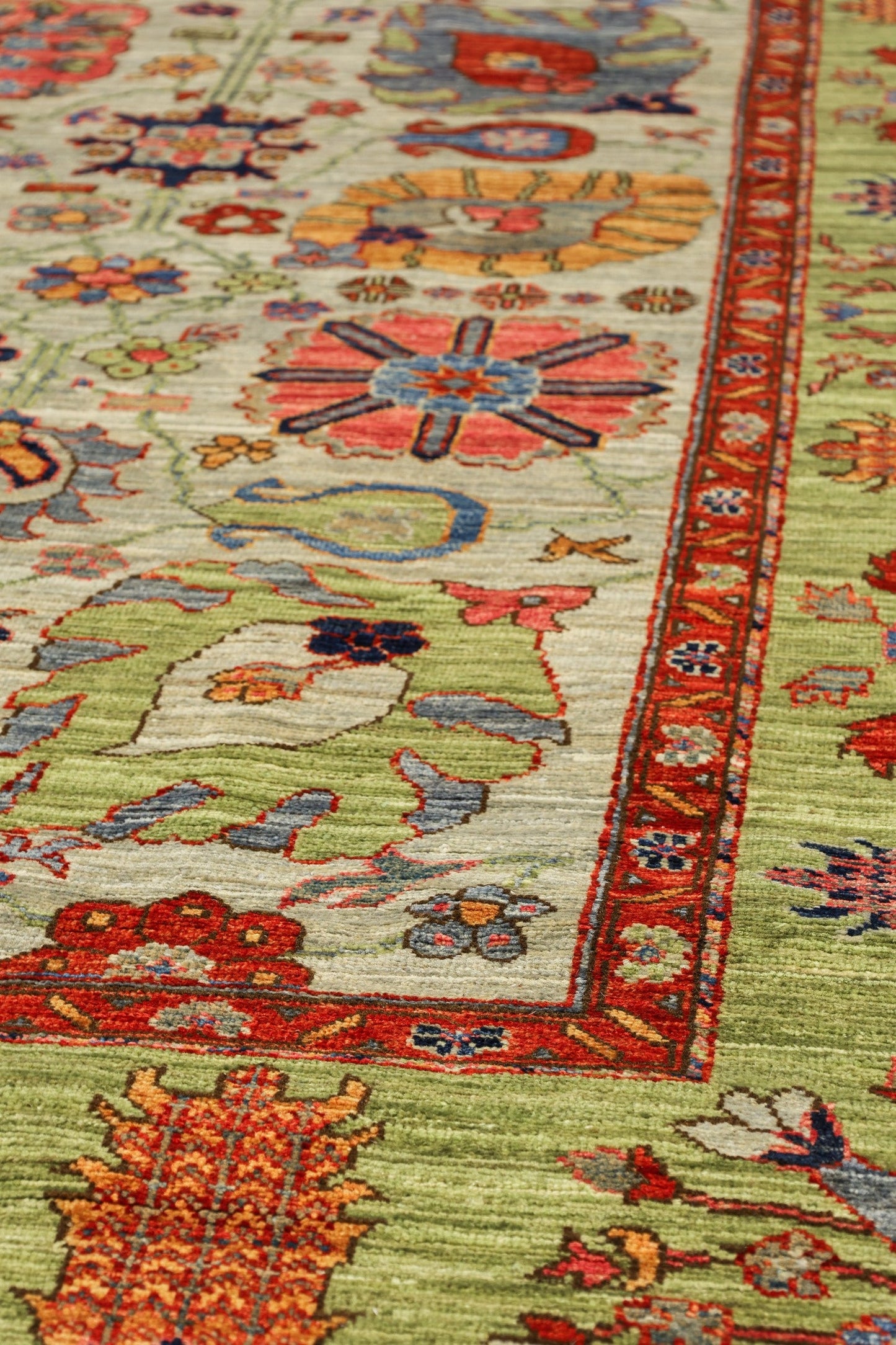 Vase Handwoven Traditional Rug, J81095