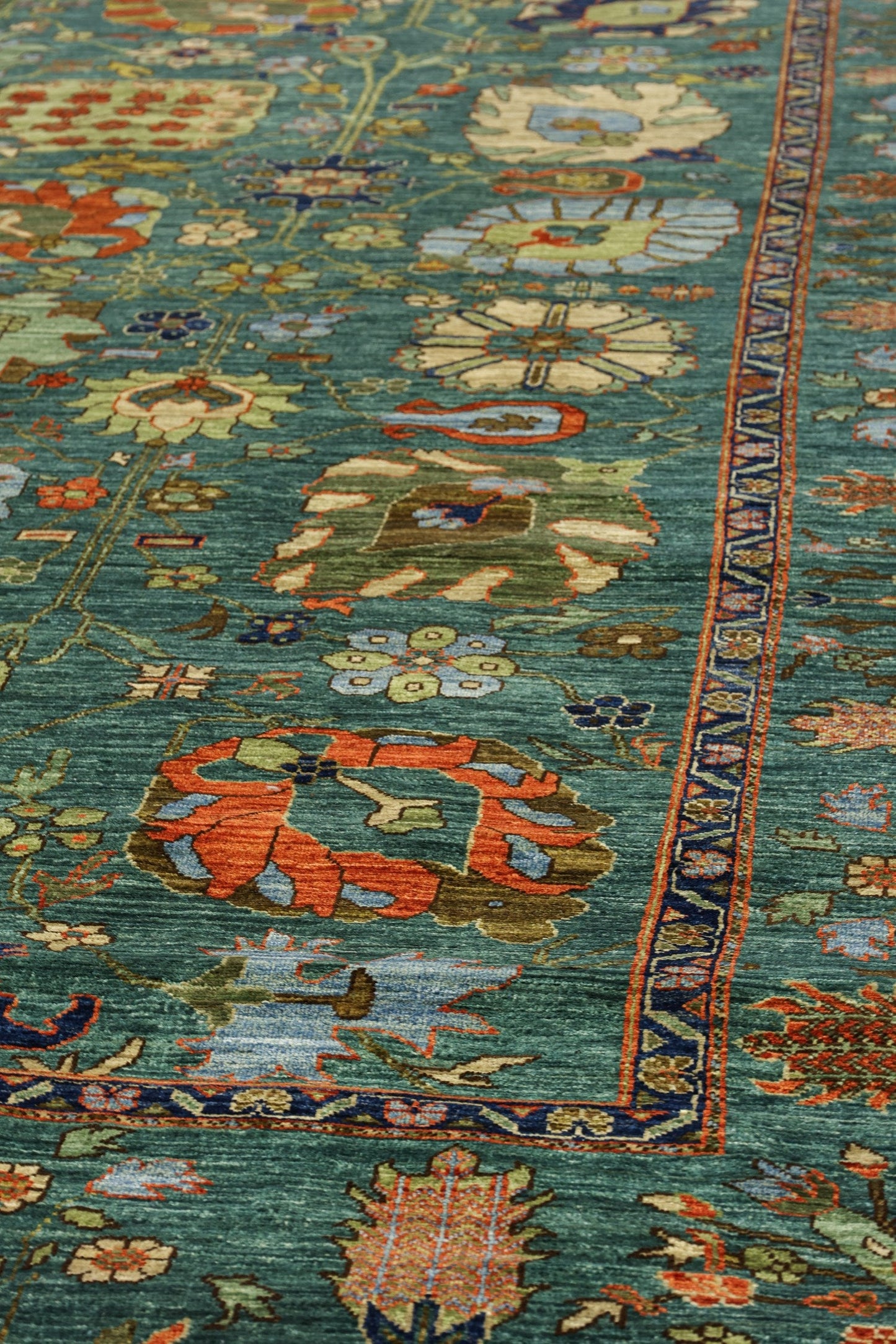 Vase Handwoven Traditional Rug, J81109