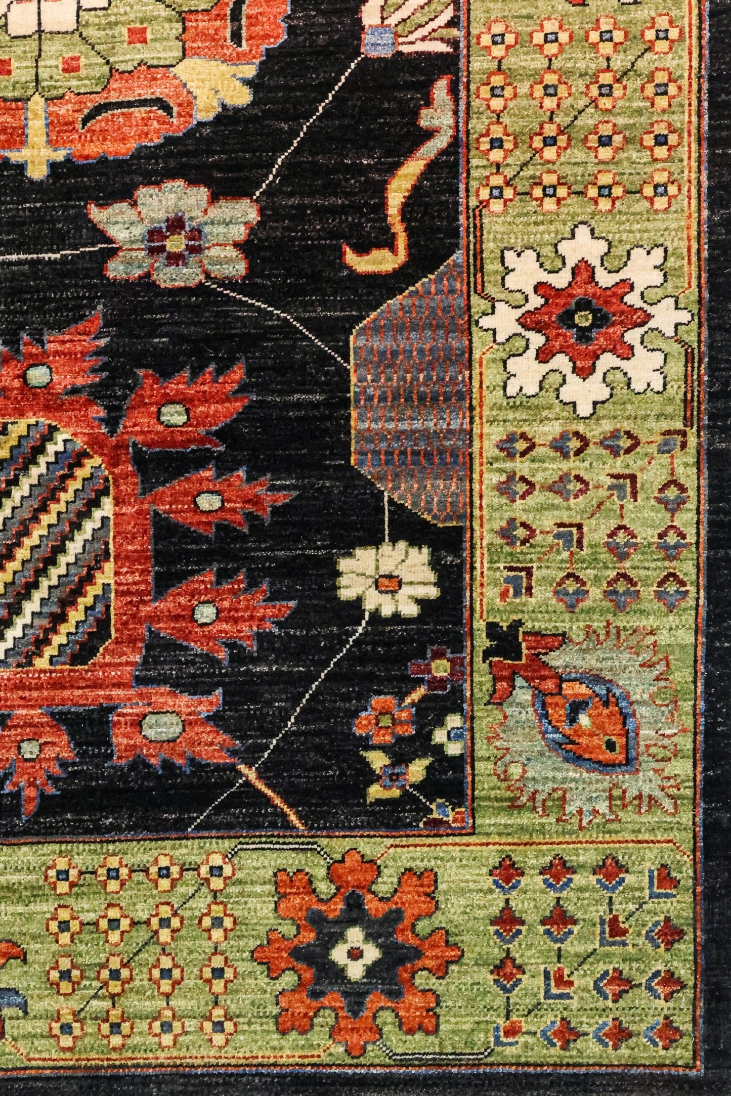 Vase Handwoven Traditional Rug, J81343