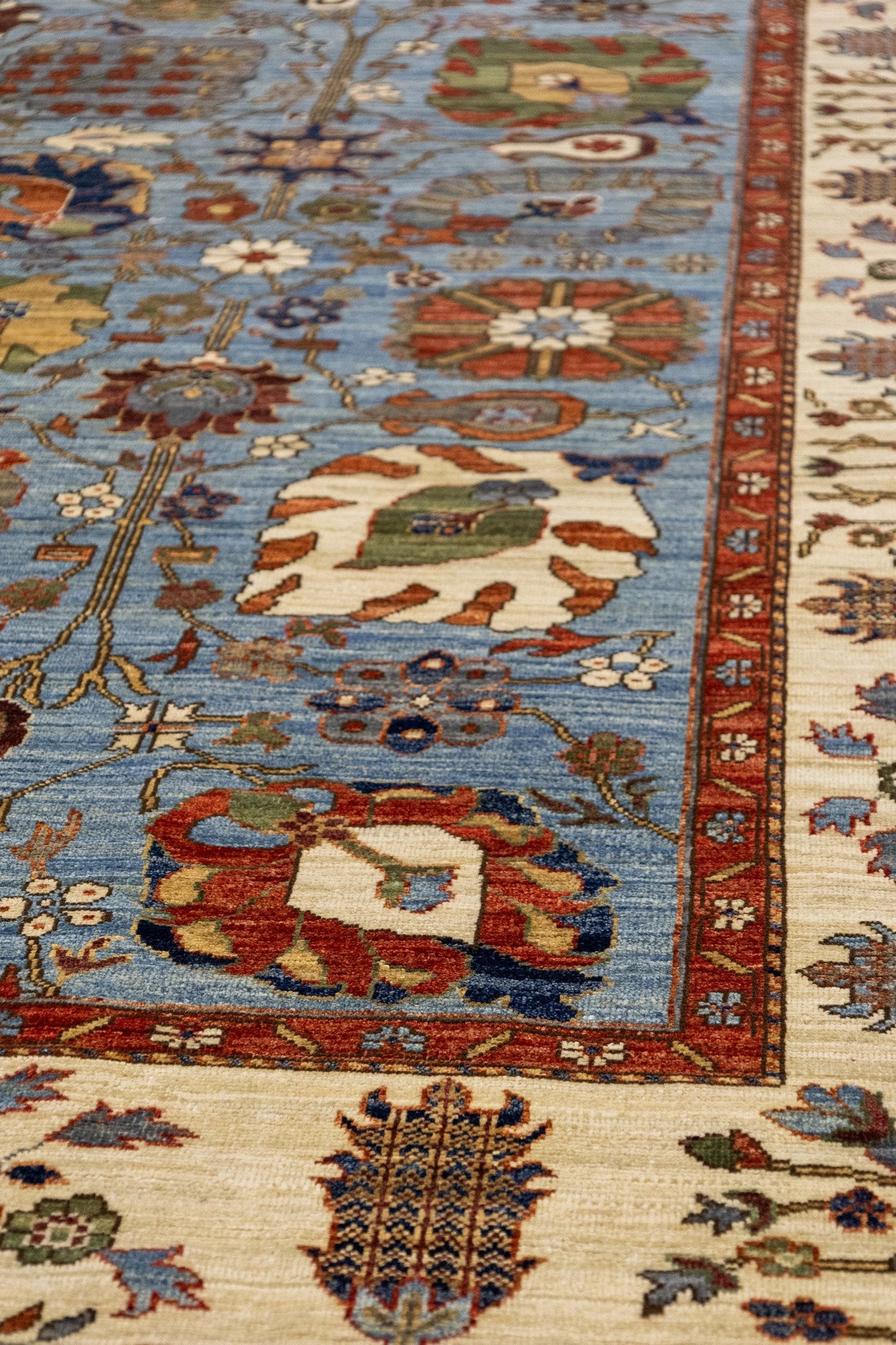 Vase Tabriz Handwoven Traditional Rug, J86010