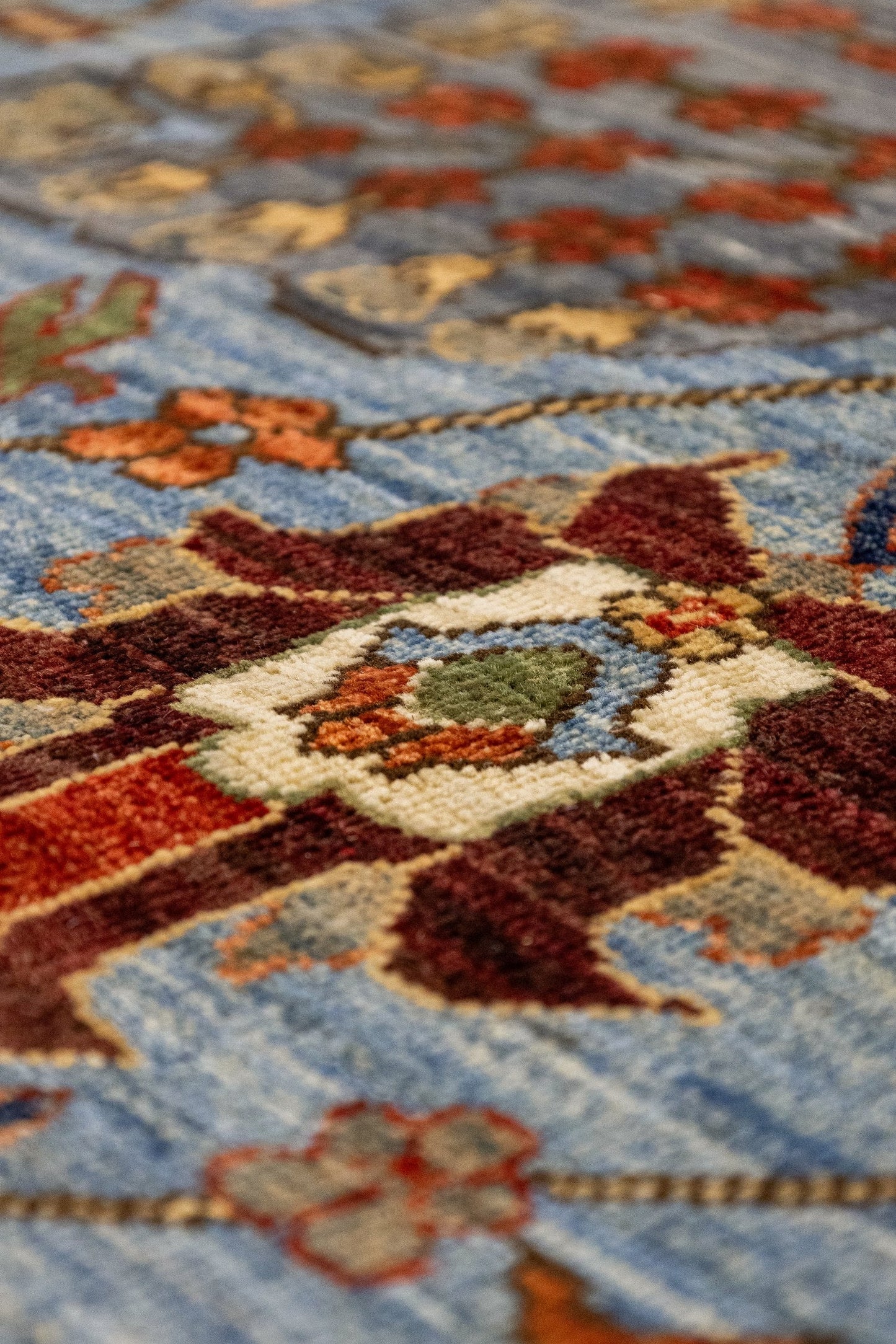 Vase Tabriz Handwoven Traditional Rug, J86010