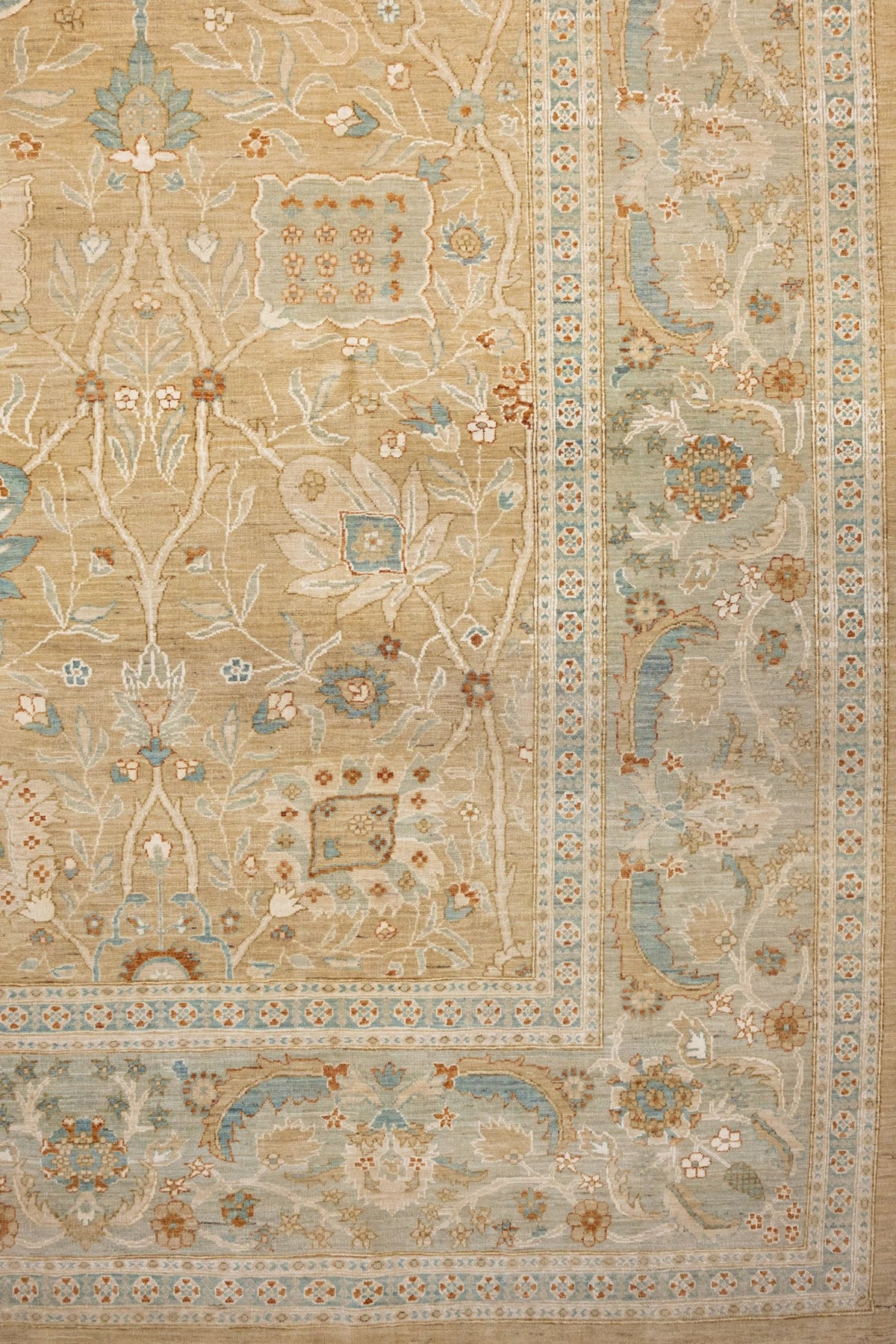 Vase Tabriz Handwoven Traditional Rug, J89237