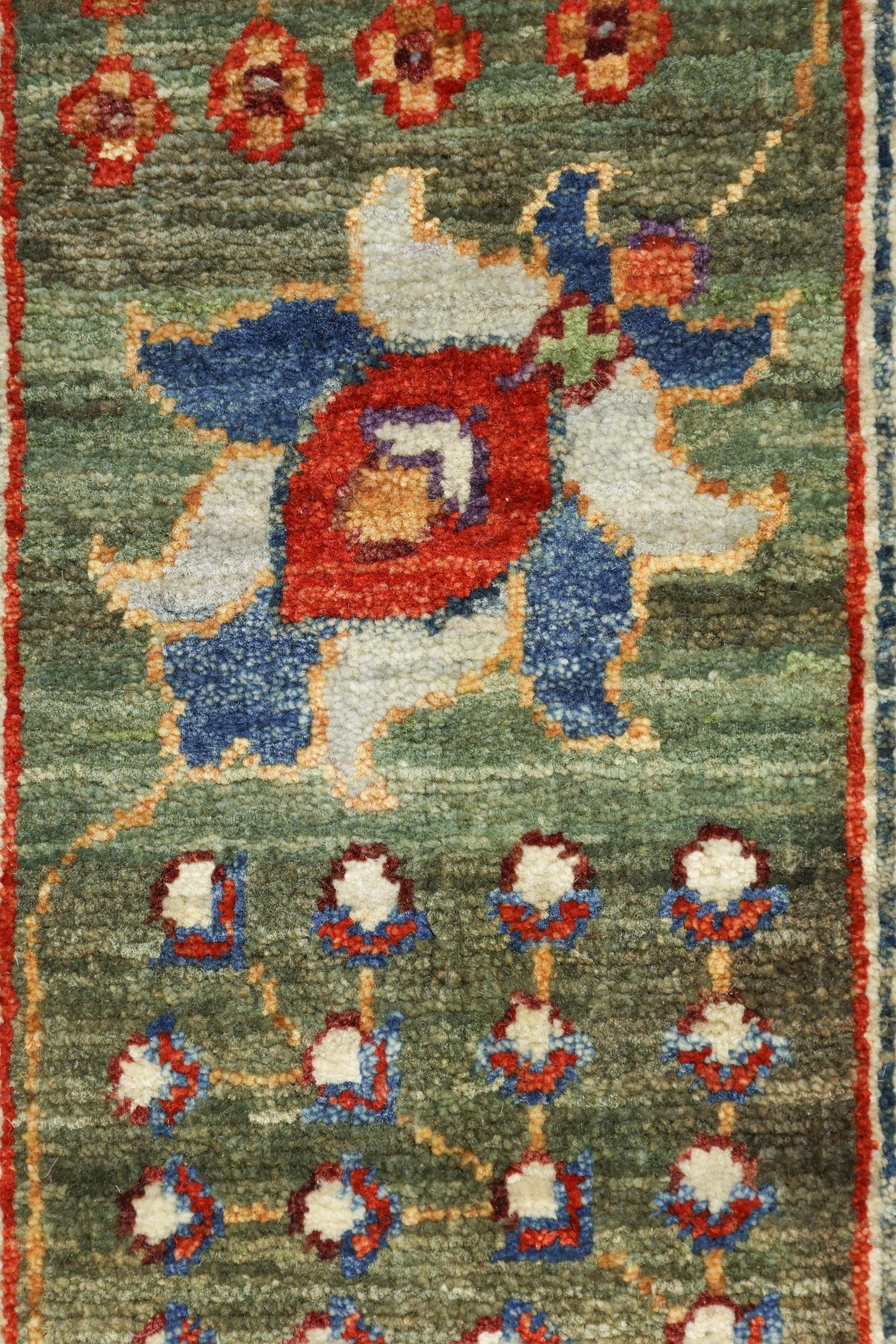 Vase Tabriz Handwoven Traditional Rug, J71297