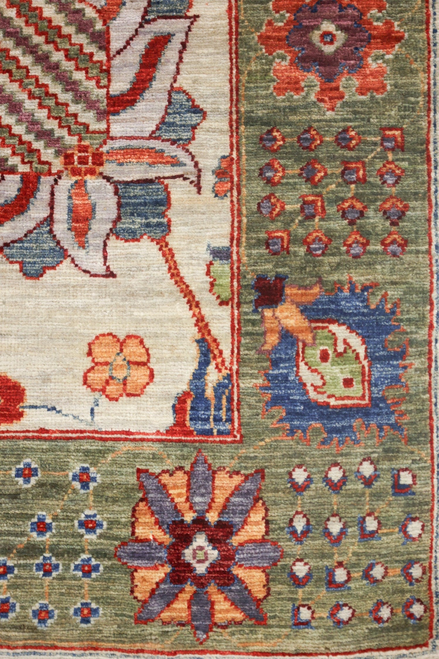 Vase Tabriz Handwoven Traditional Rug, J73027