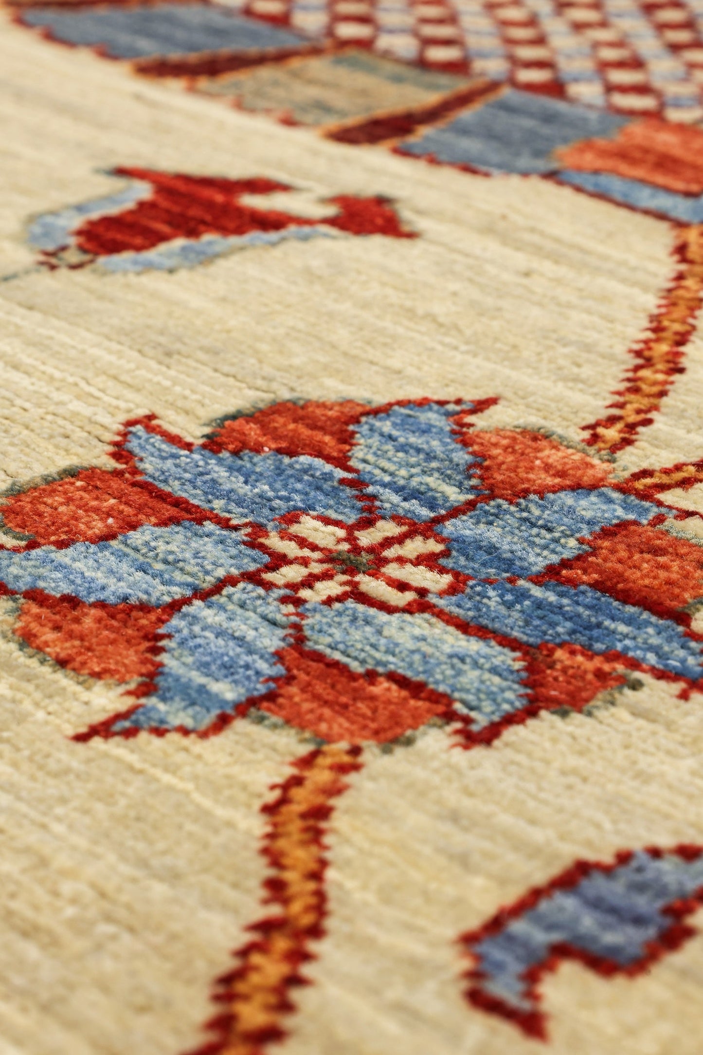 Vase Tabriz Handwoven Traditional Rug, J81081