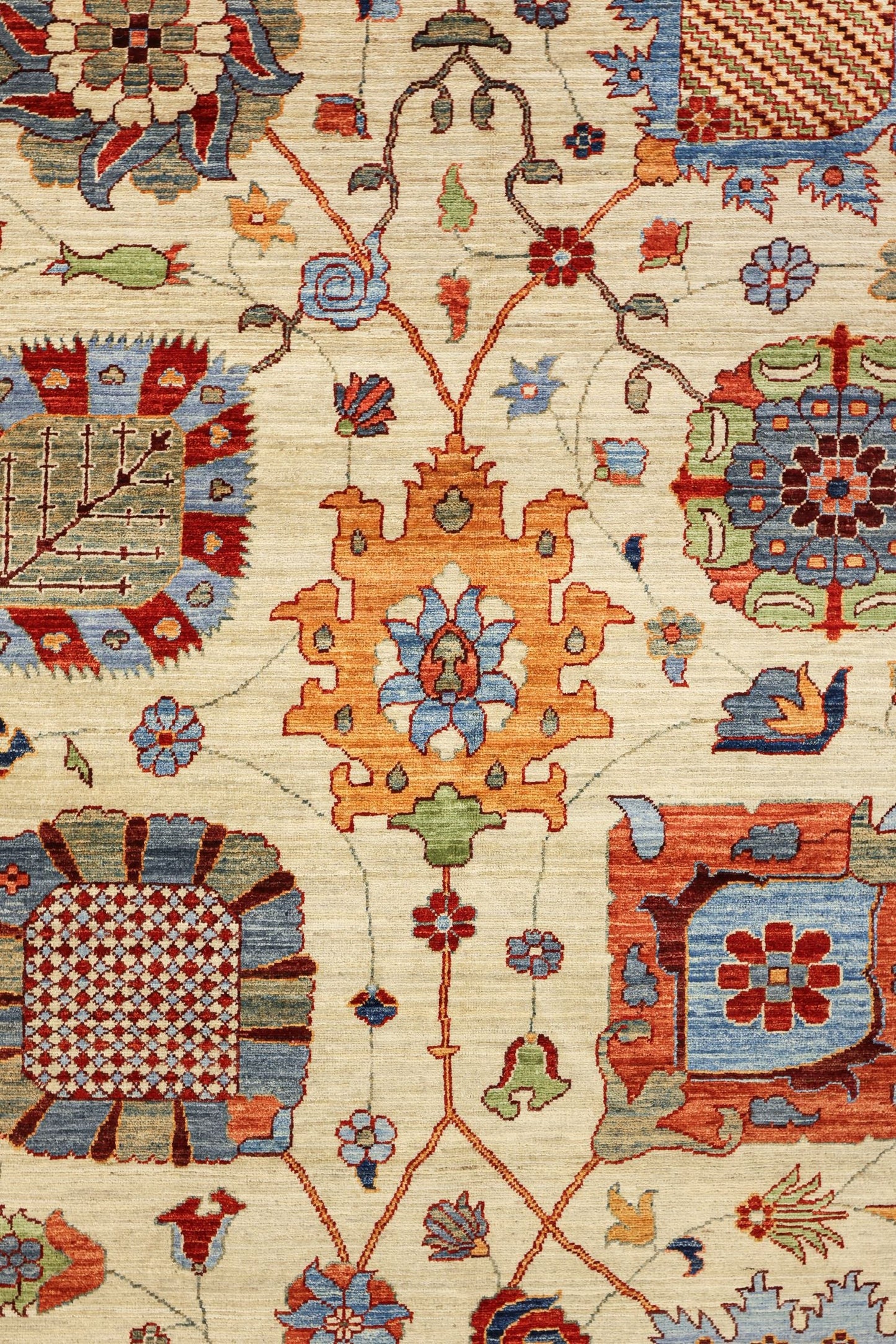 Vase Tabriz Handwoven Traditional Rug, J81081