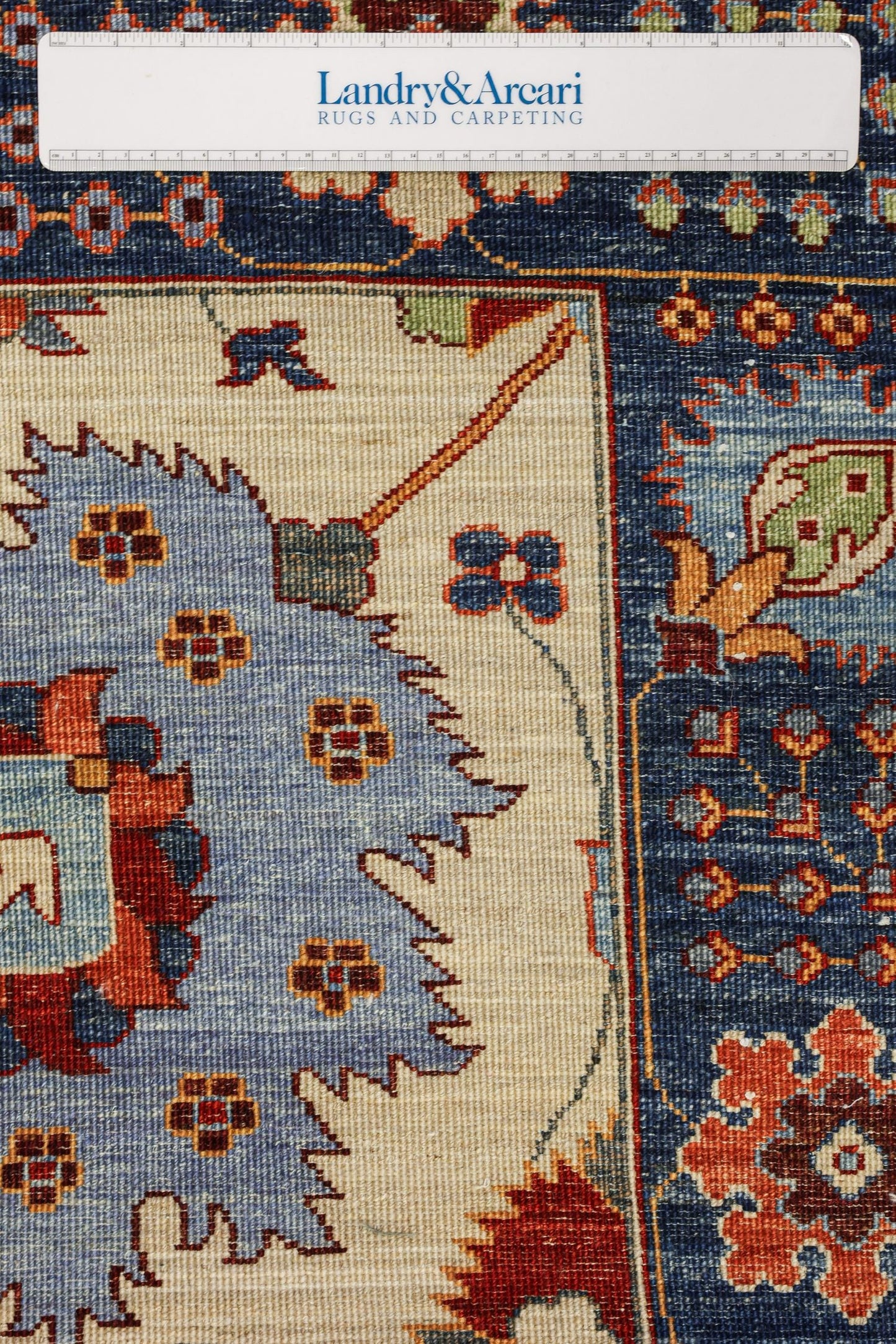 Vase Tabriz Handwoven Traditional Rug, J81081
