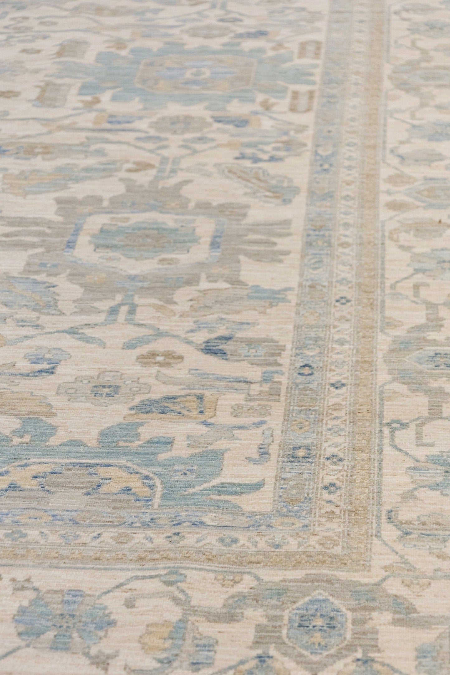 Ziegler Handwoven Traditional Rug, J87107