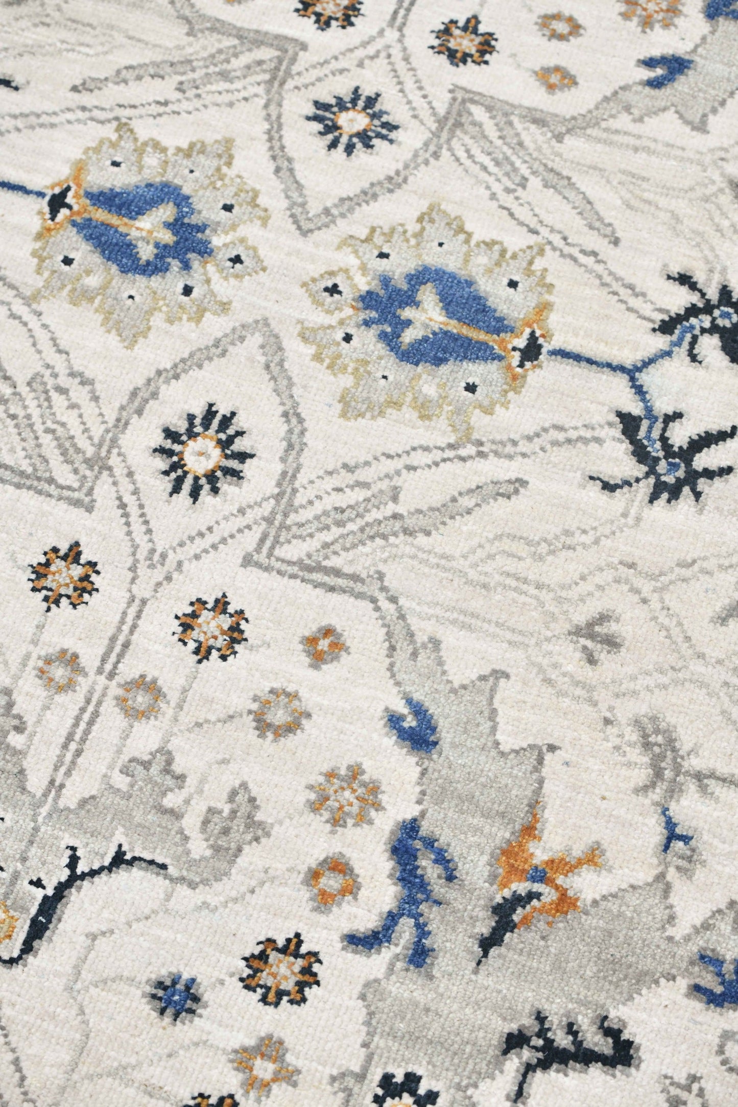 Arabesque Handwoven Transitional Rug, J70305