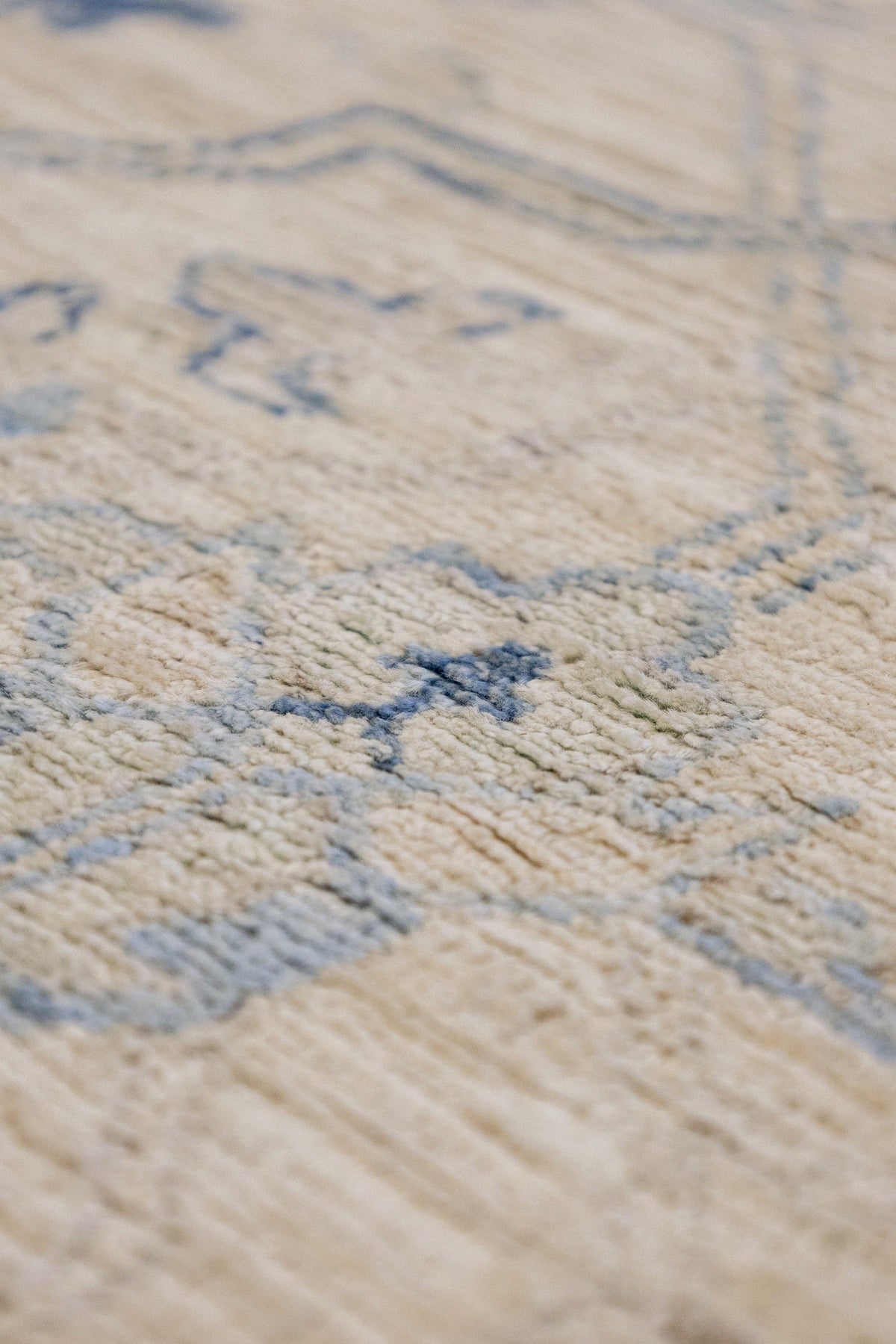 Arabesque Handwoven Transitional Rug, J86852