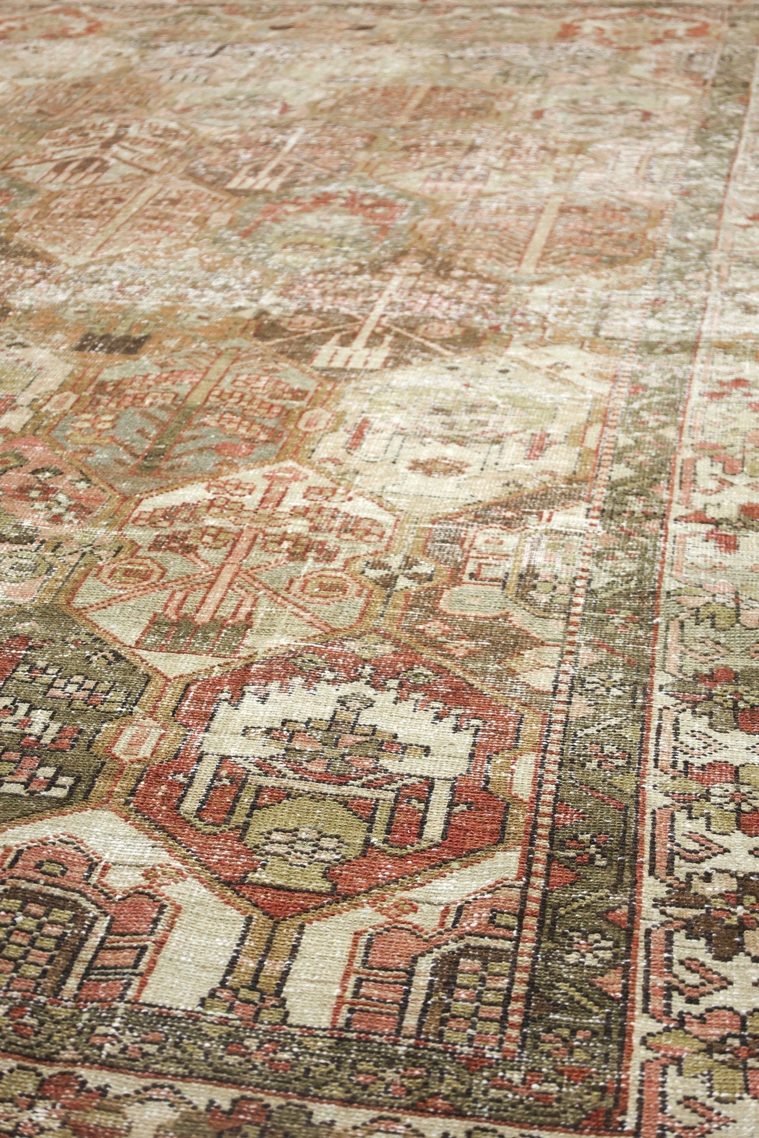Vintage Bakhtiari Handwoven Transitional Rug, J75654