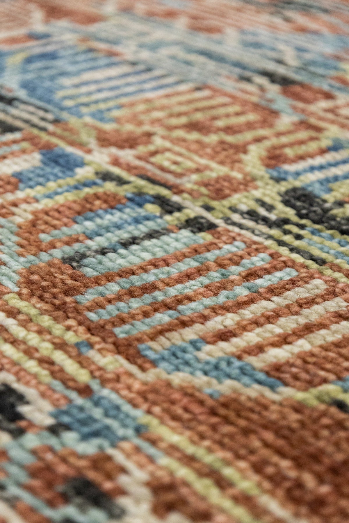 Chainwave Handwoven Transitional Rug, J88131