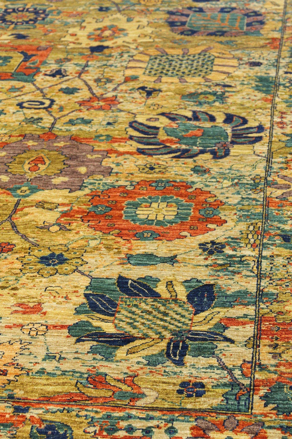 Erased Vase Handwoven Transitional Rug, J81106