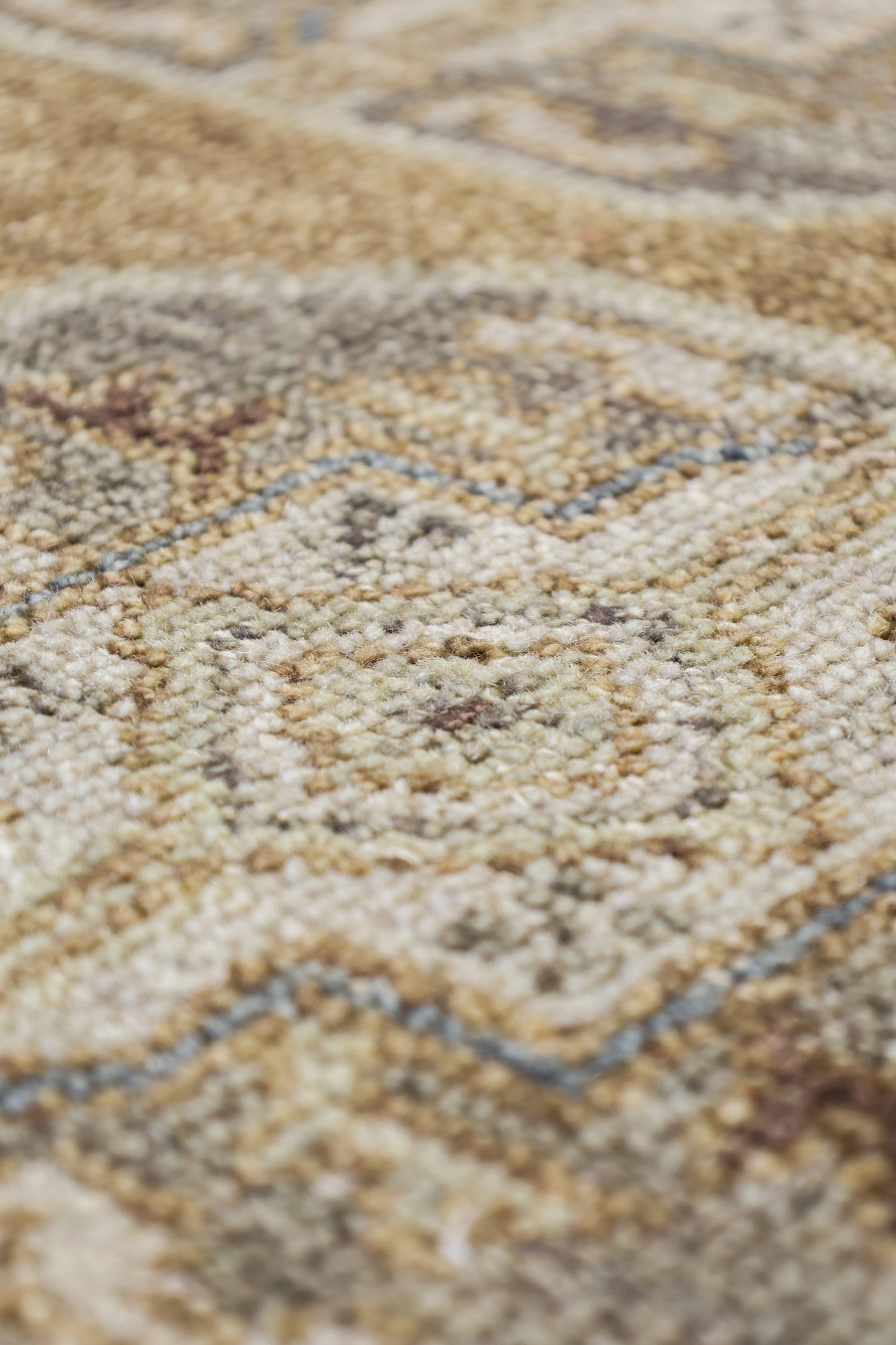 Ersari Handwoven Transitional Rug, J80021
