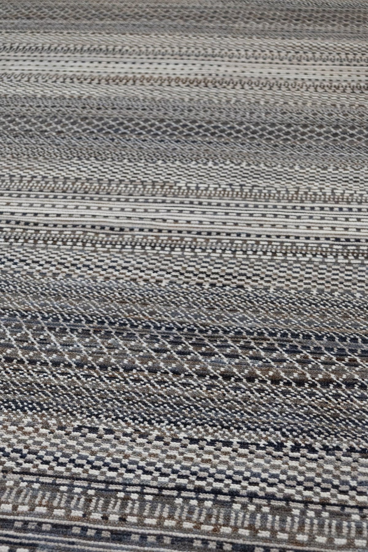 Fairisle Handwoven Transitional Rug, J87012