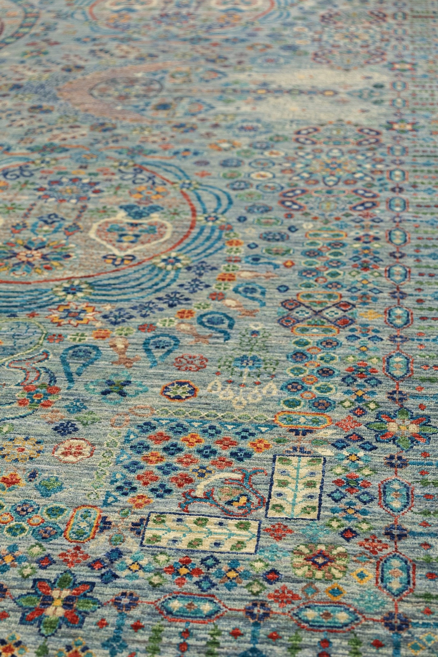Jewelry Handwoven Transitional Rug, J81315