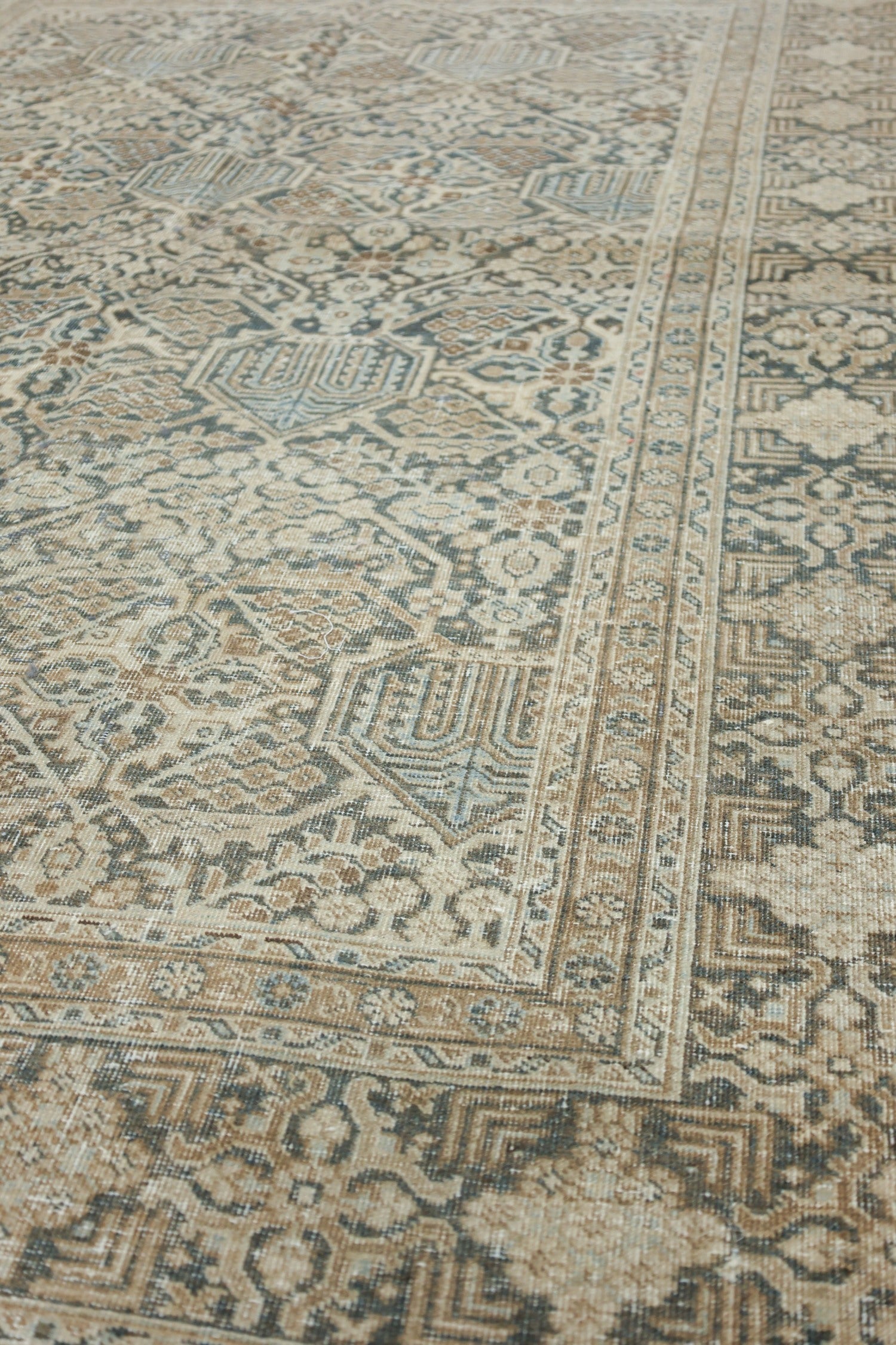 Vintage Joshaqan Handwoven Transitional Rug, J70603