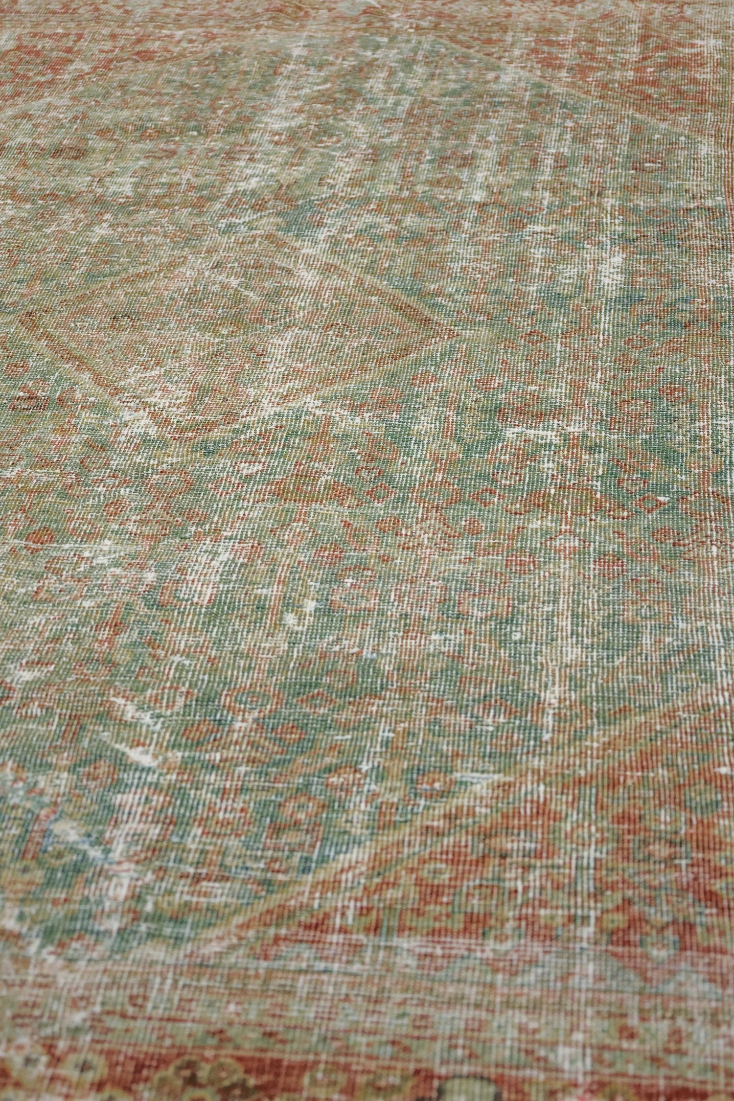 Vintage Mahal Handwoven Transitional Rug, J69245