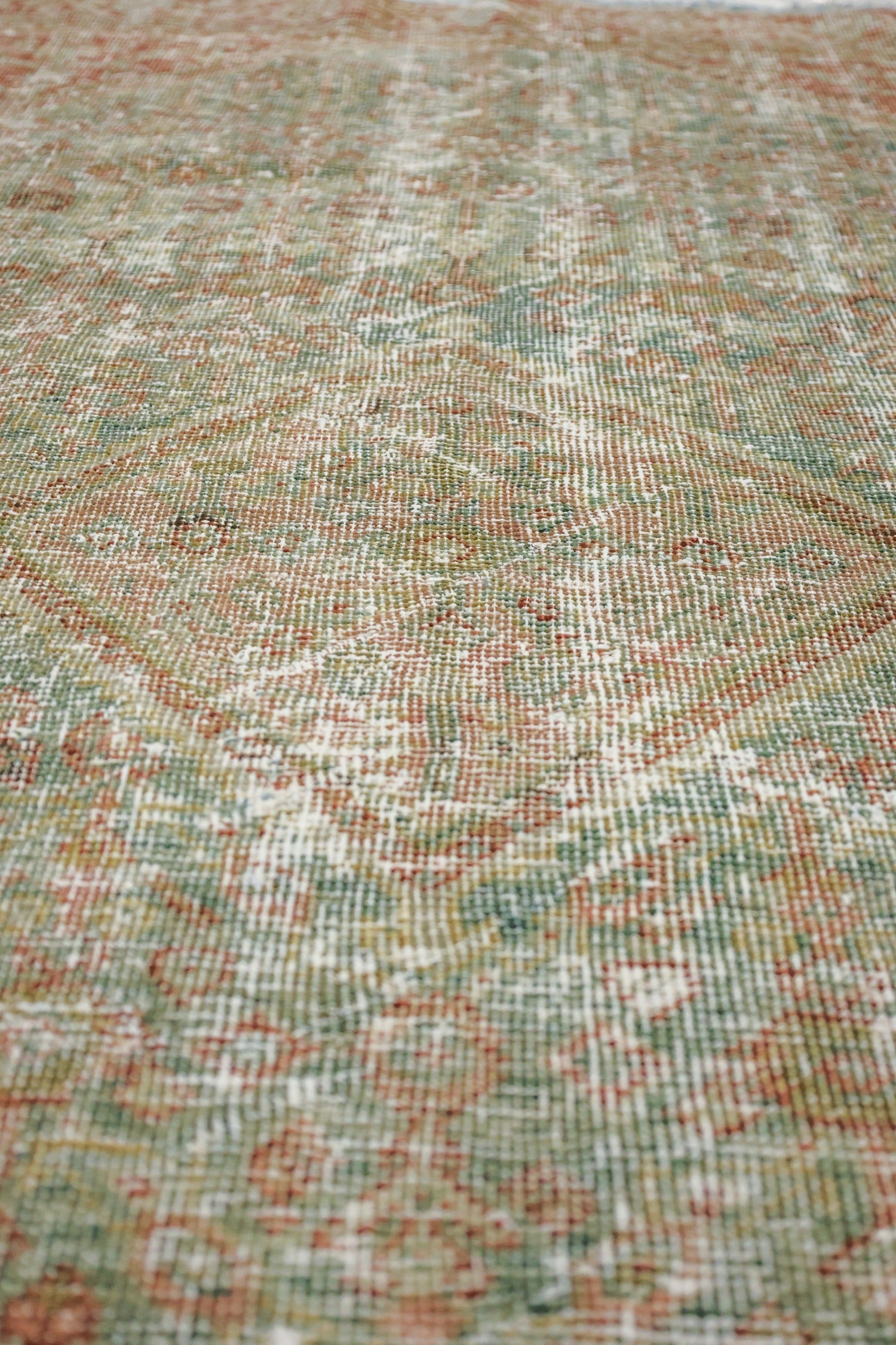 Vintage Mahal Handwoven Transitional Rug, J69245