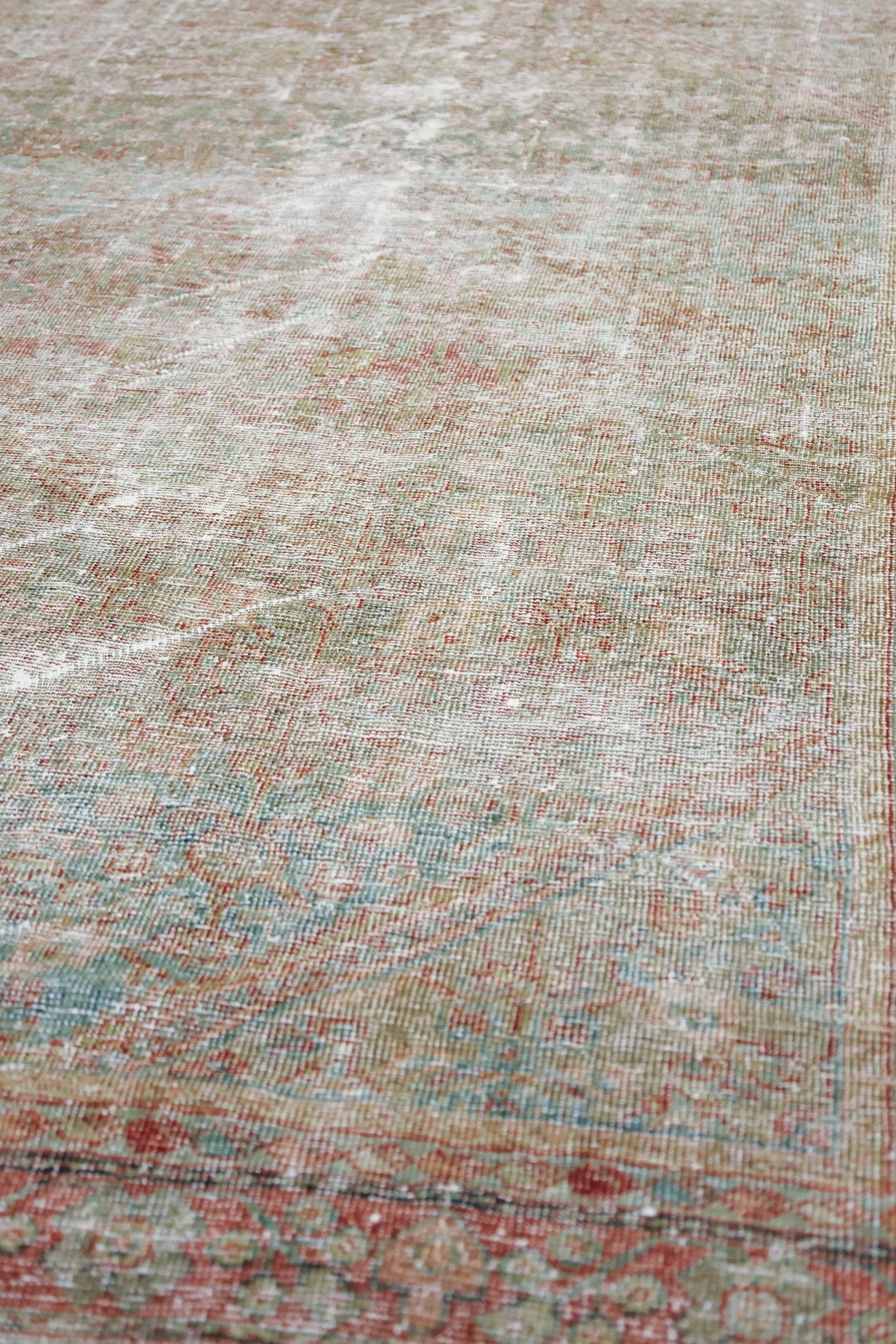 Vintage Mahal Handwoven Transitional Rug, J69254