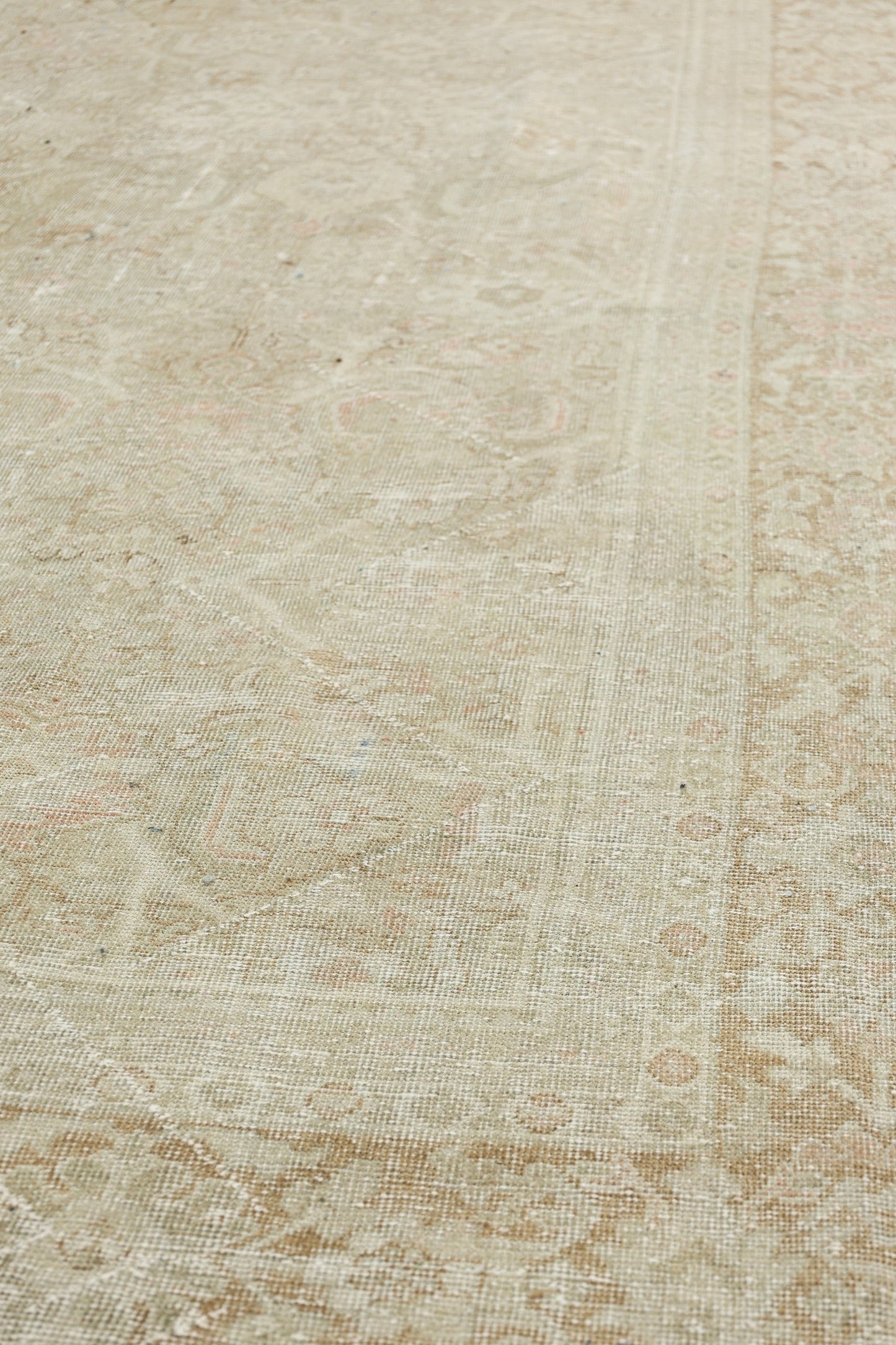 Vintage Mahal Handwoven Transitional Rug, J81294