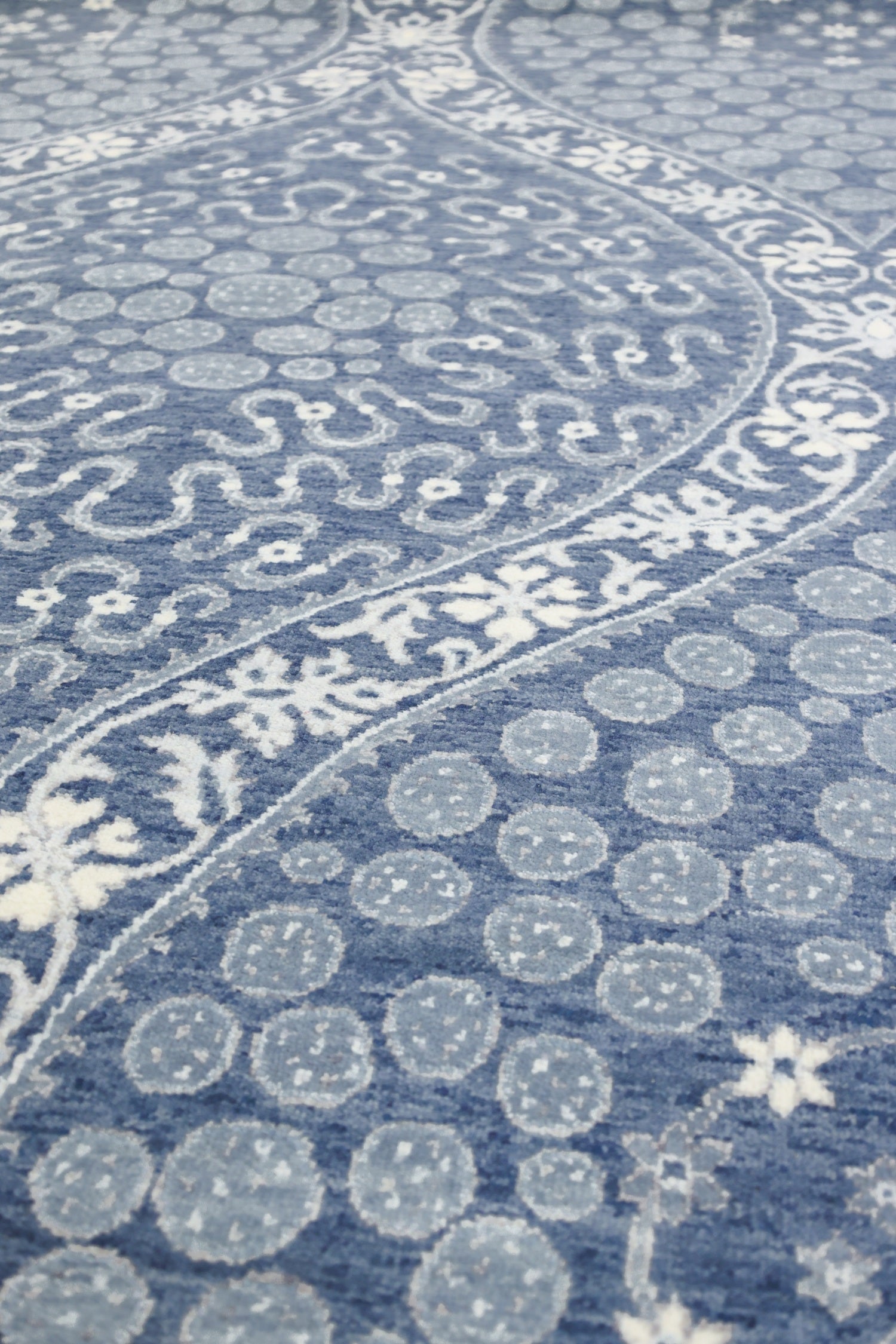 Moghul Handwoven Transitional Rug, J70237