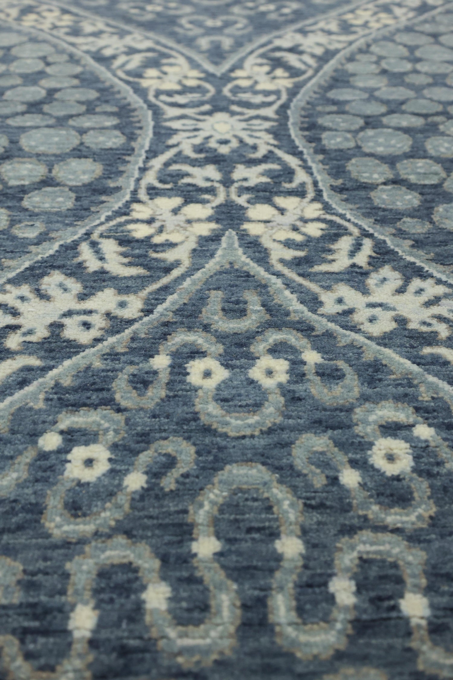 Moghul Handwoven Transitional Rug, J70240