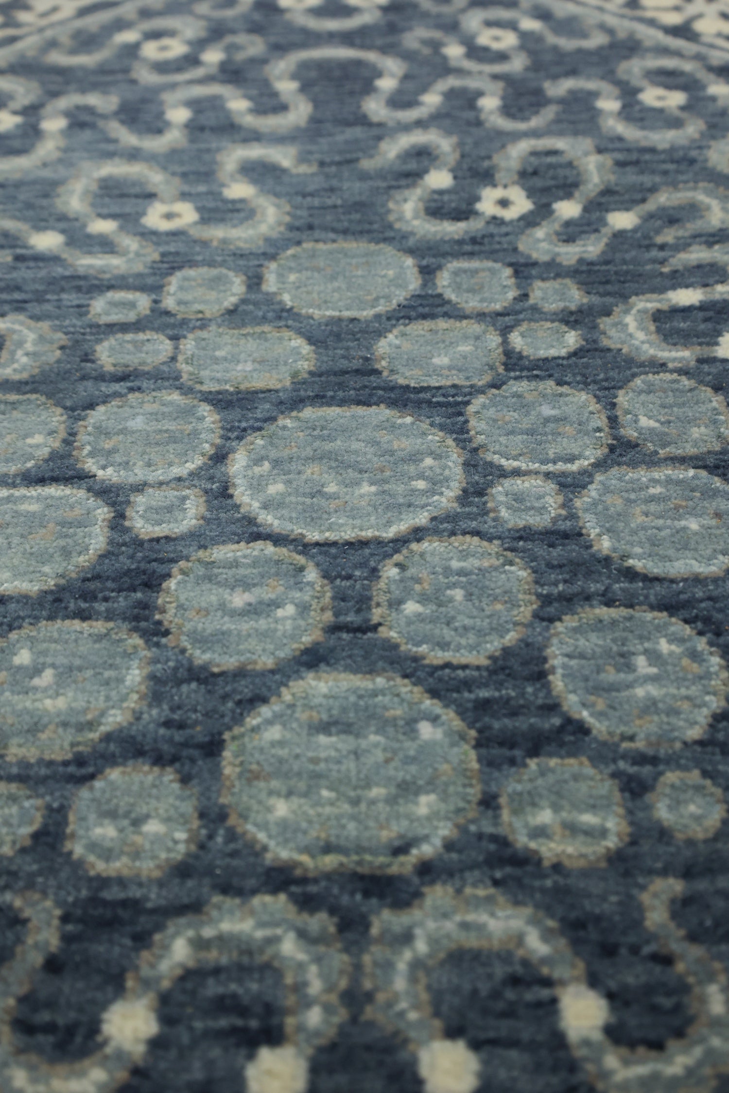 Moghul Handwoven Transitional Rug, J70240