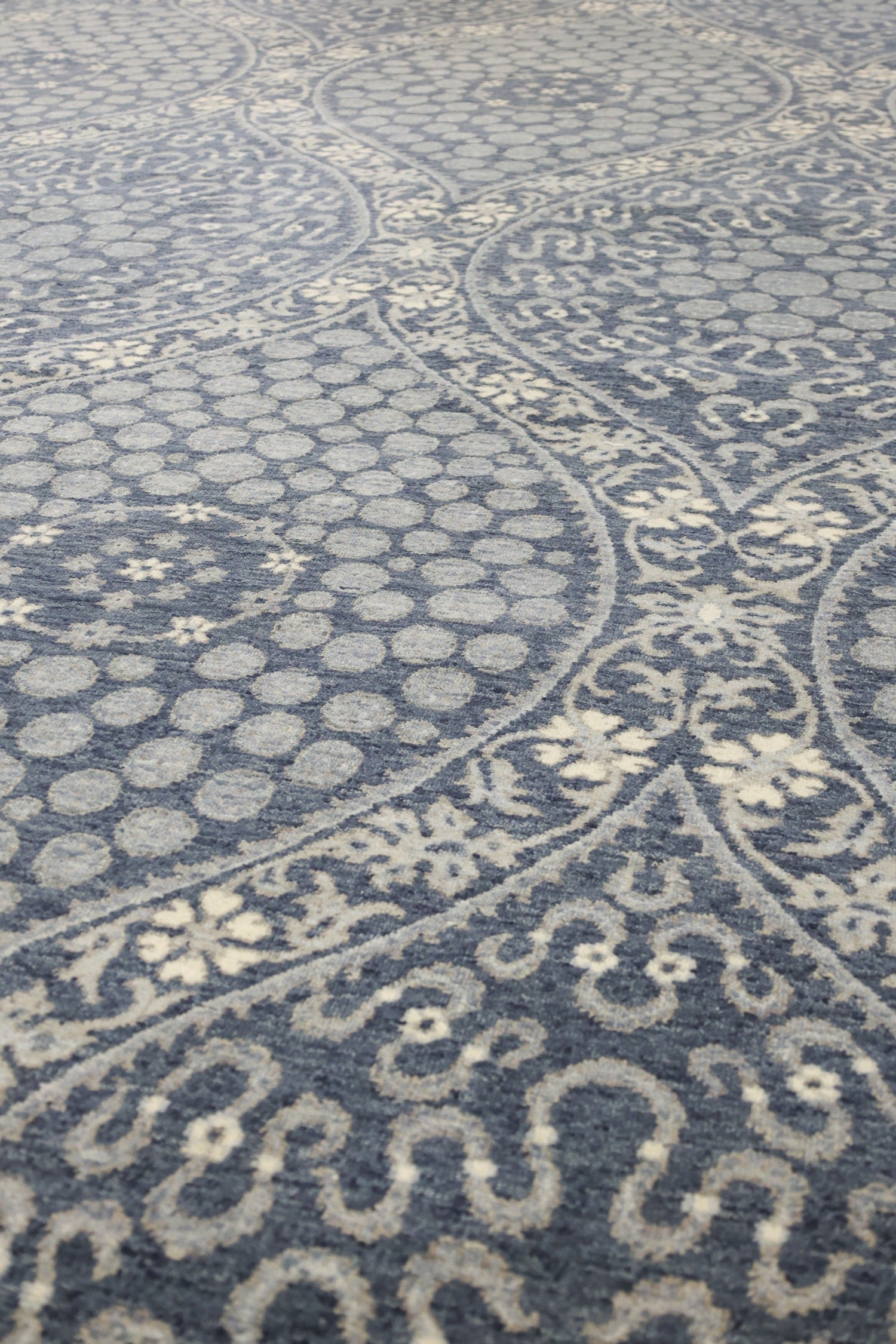 Moghul Handwoven Transitional Rug, J70241