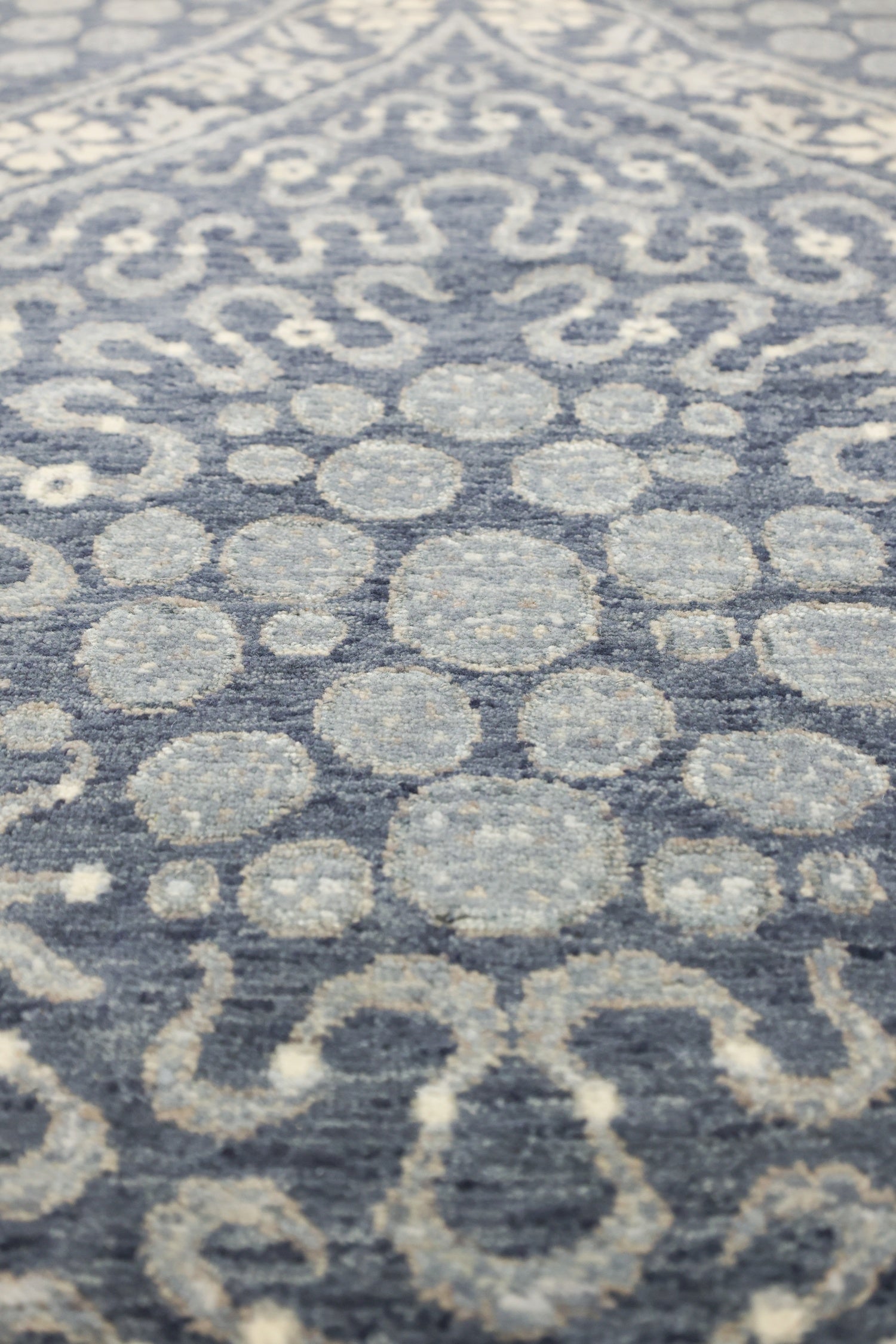 Moghul Handwoven Transitional Rug, J70241