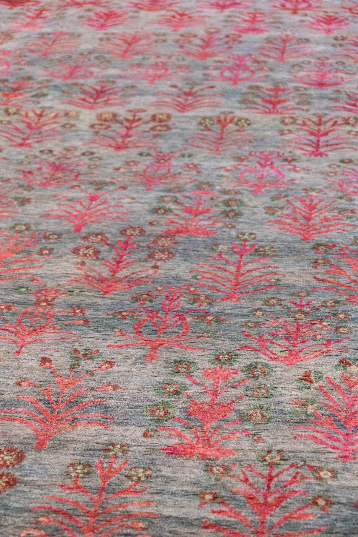 Moghul Handwoven Transitional Rug, J88442