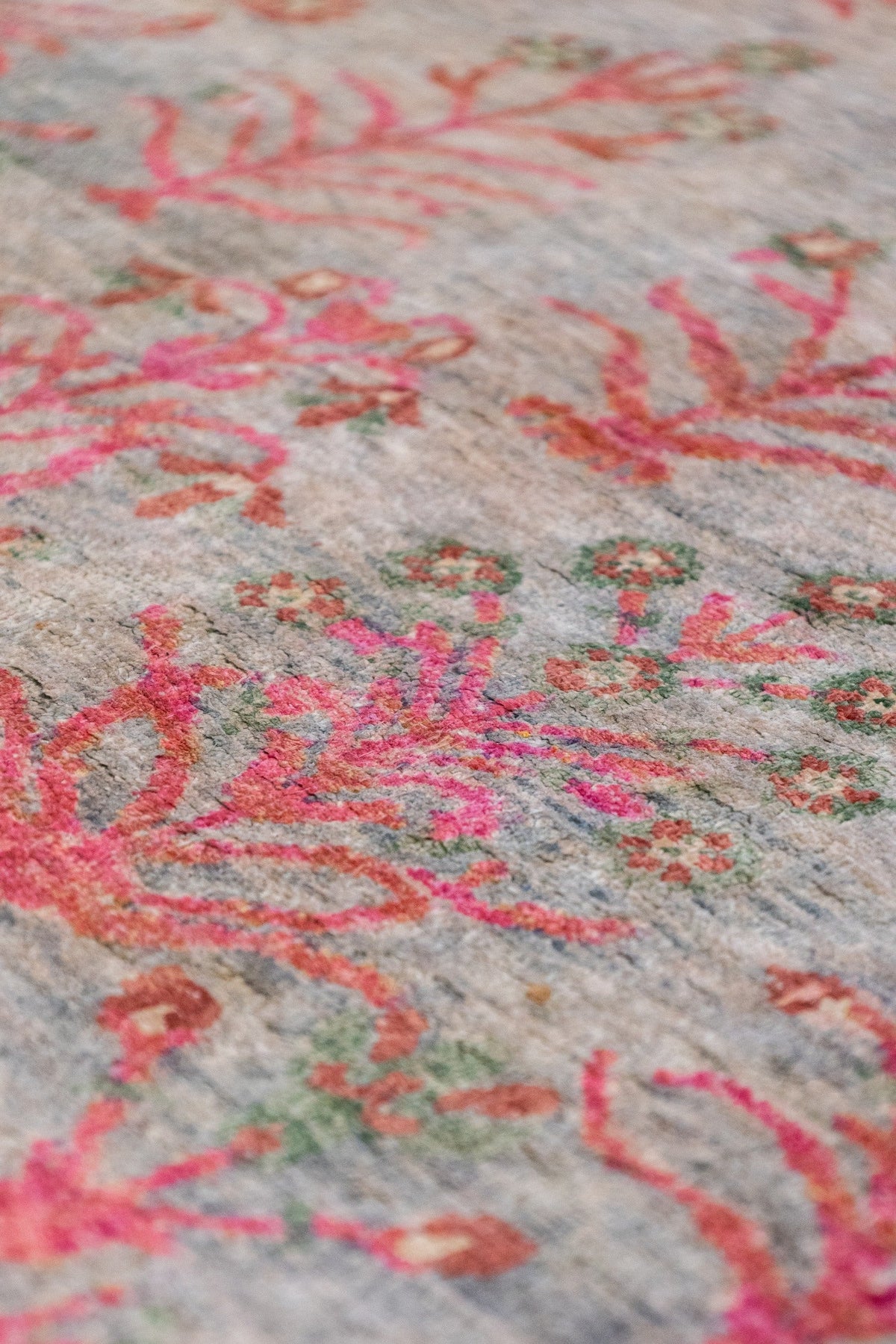 Moghul Handwoven Transitional Rug, J88442