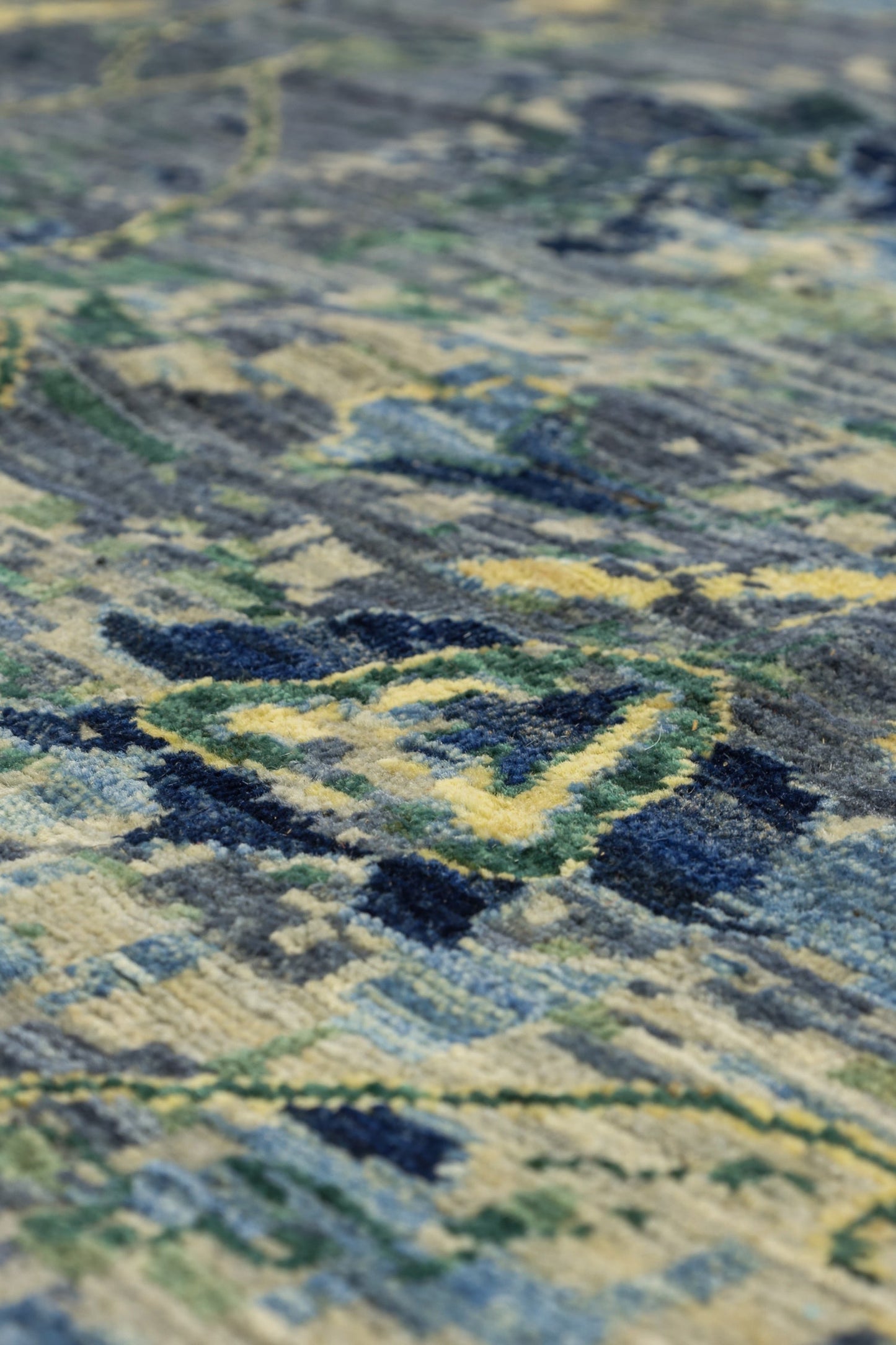 Moghul Erased Handwoven Transitional Rug, J81135