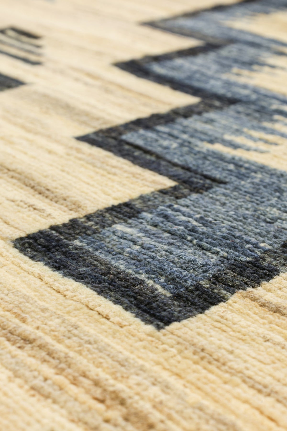 Navajo Handwoven Transitional Rug, J81031